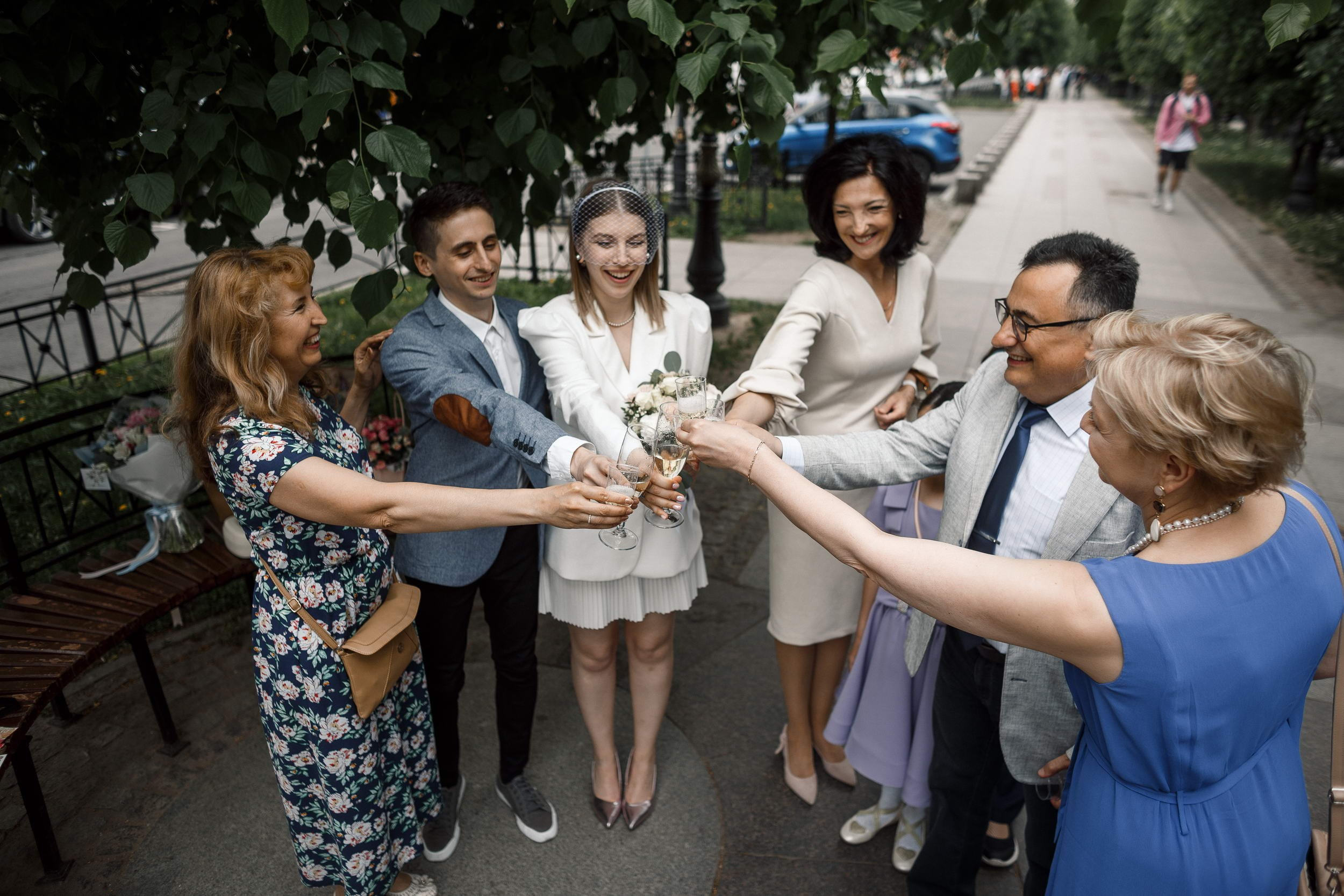 Весёлые молодожёны. Свадебный фотограф Игорь Брундасов 8PHOTO на свадьбу венчание загс СПб