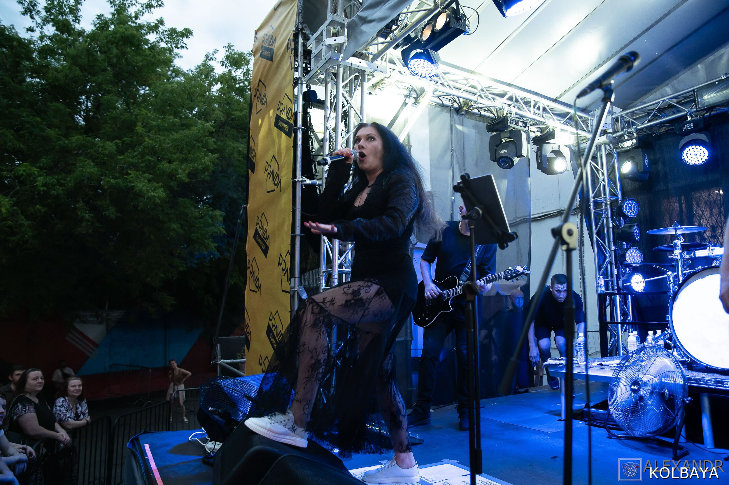 Фоторепортаж с мэшап концерта группы Черный Обелиск 4 июля 2024 года. Концертный и театральный репортажный фотограф в Москве Александр Колбая