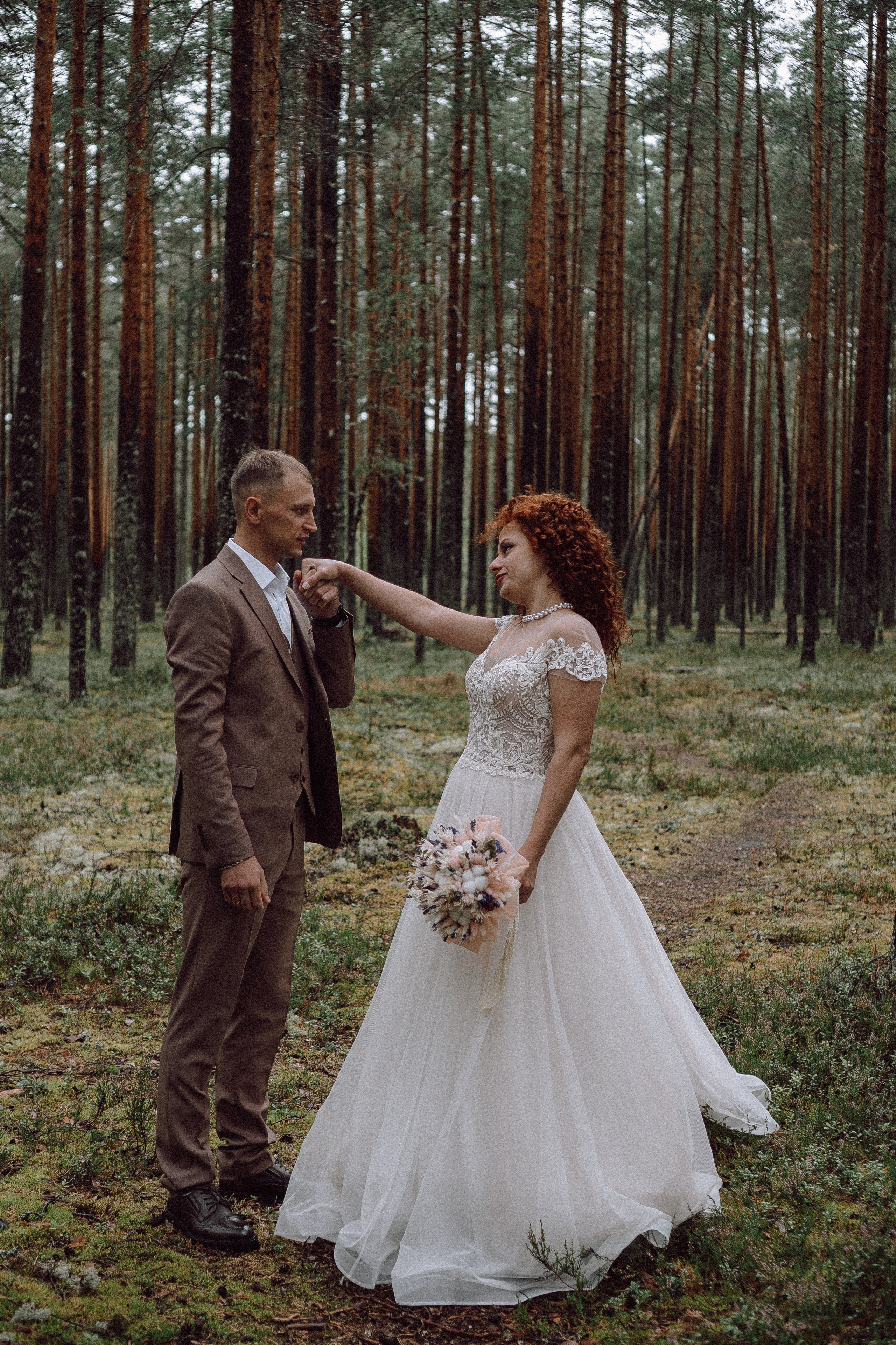 СВАДЕБНАЯ ФОТОСЕССИИЯ ПАРЫ В ГОРОДЕ ПРИОЗЕРСК В СОСНОВОМ ЛЕСУ И С ПИКАПОМ. Профессиональный фотограф, Санкт-Петербург — Виктория Богомолова