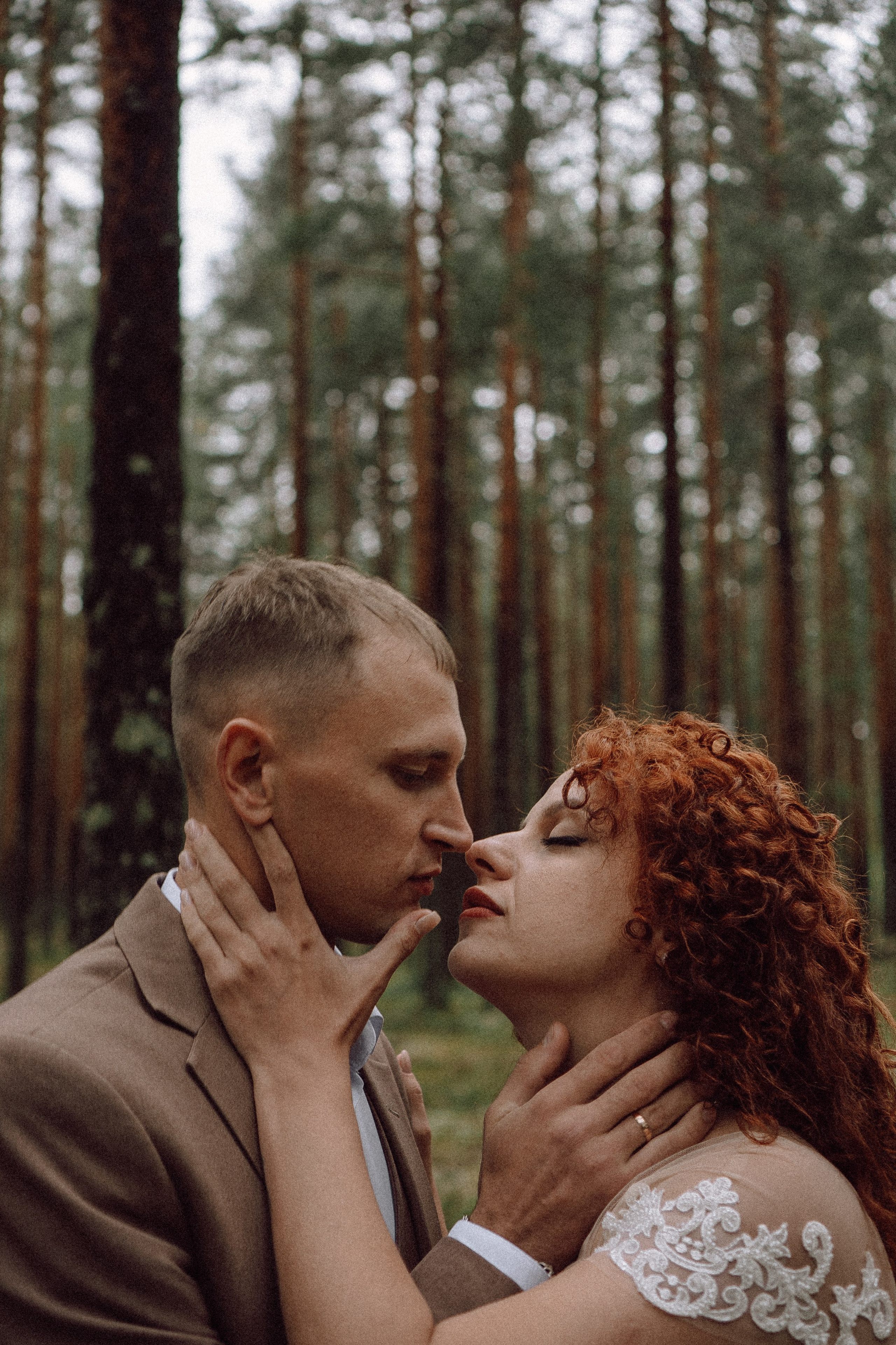 СВАДЕБНАЯ ФОТОСЕССИИЯ ПАРЫ В ГОРОДЕ ПРИОЗЕРСК В СОСНОВОМ ЛЕСУ И С ПИКАПОМ. Профессиональный фотограф, Санкт-Петербург — Виктория Богомолова