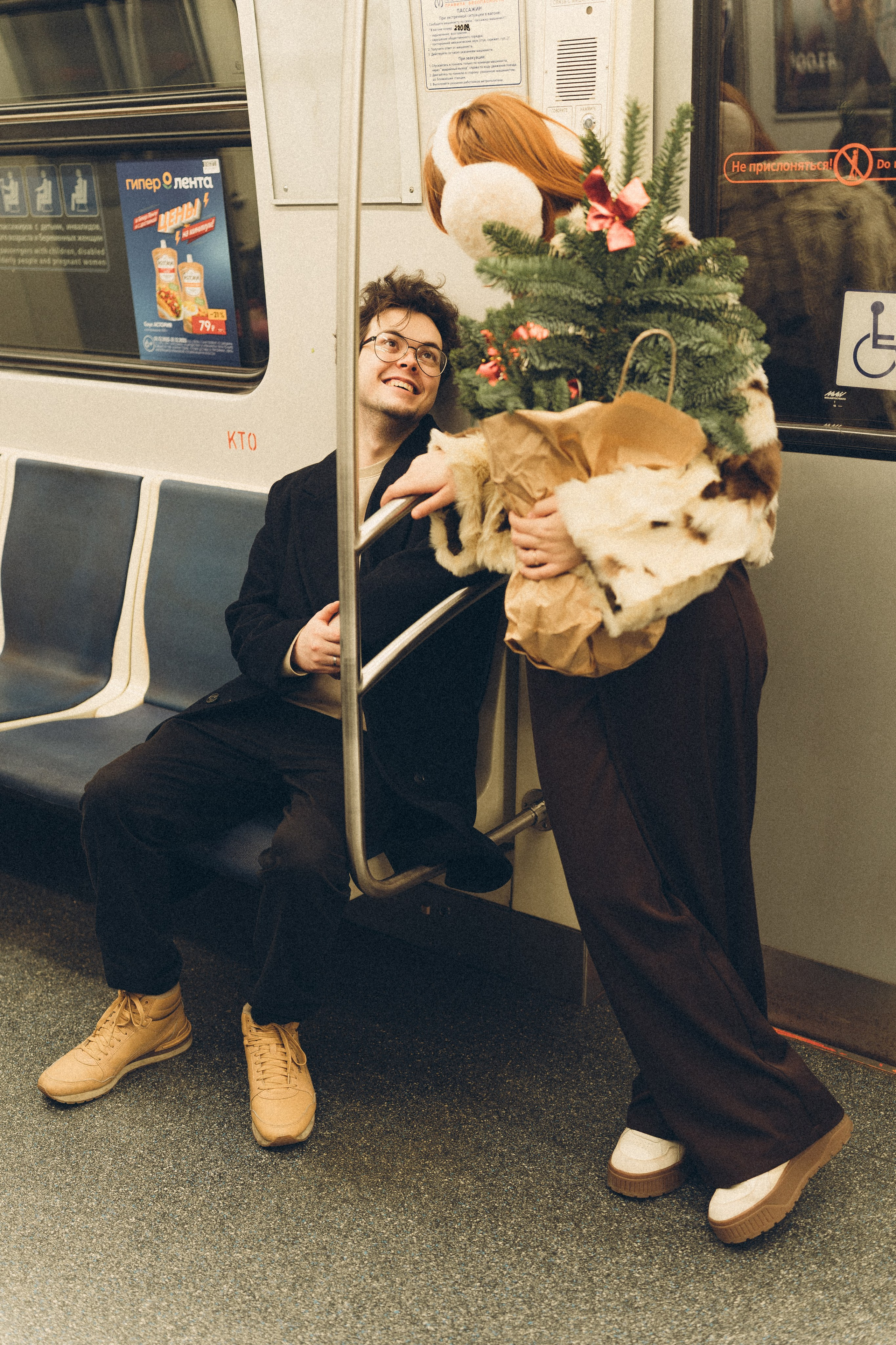 НОВОГОДНЯЯ ФОТОСЕСИИЯ ПАРЫ В МЕТРО ЛЮБОВЬ. Профессиональный фотограф, Санкт-Петербург — Виктория Богомолова