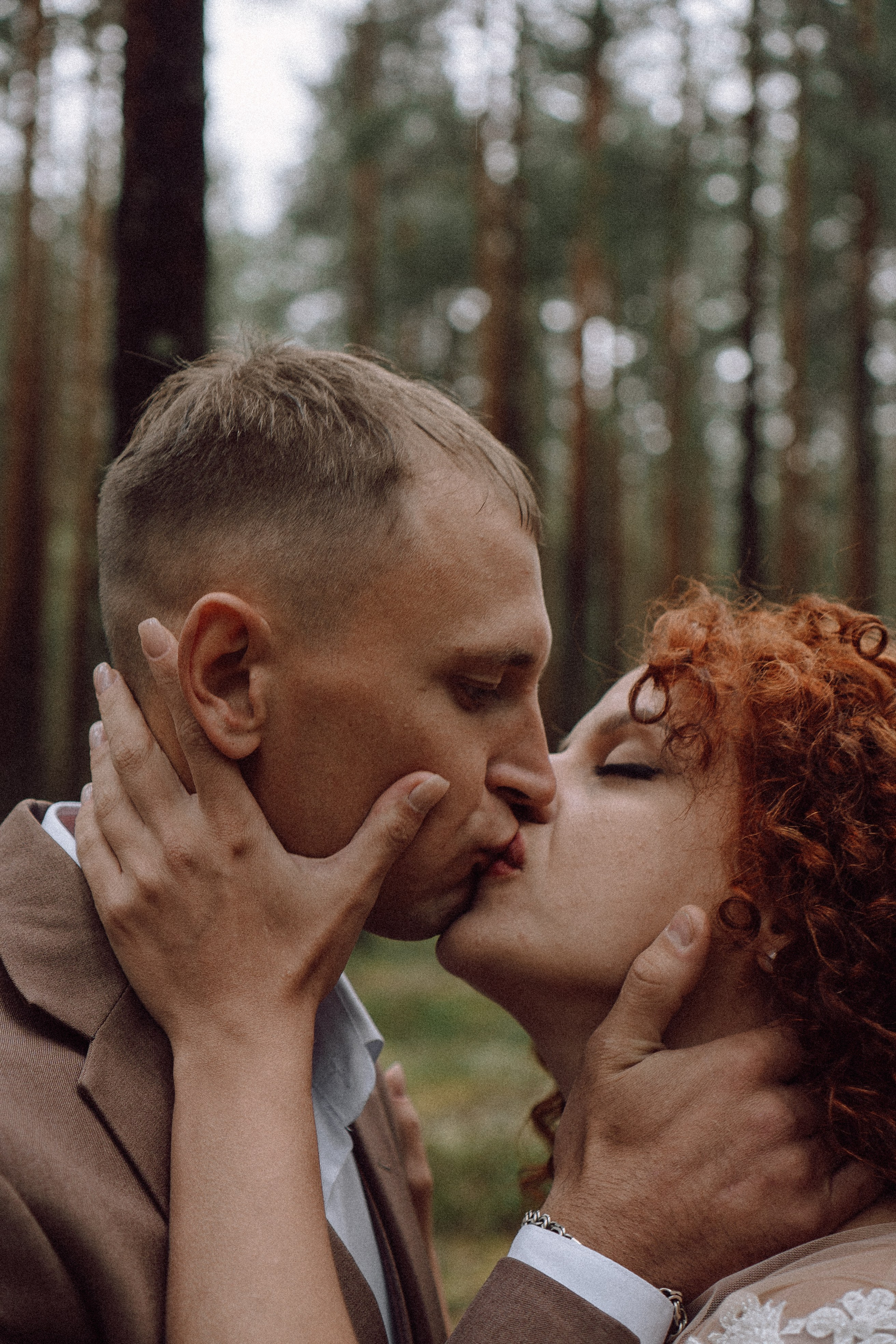 СВАДЕБНАЯ ФОТОСЕССИИЯ ПАРЫ В ГОРОДЕ ПРИОЗЕРСК В СОСНОВОМ ЛЕСУ И С ПИКАПОМ. Профессиональный фотограф, Санкт-Петербург — Виктория Богомолова