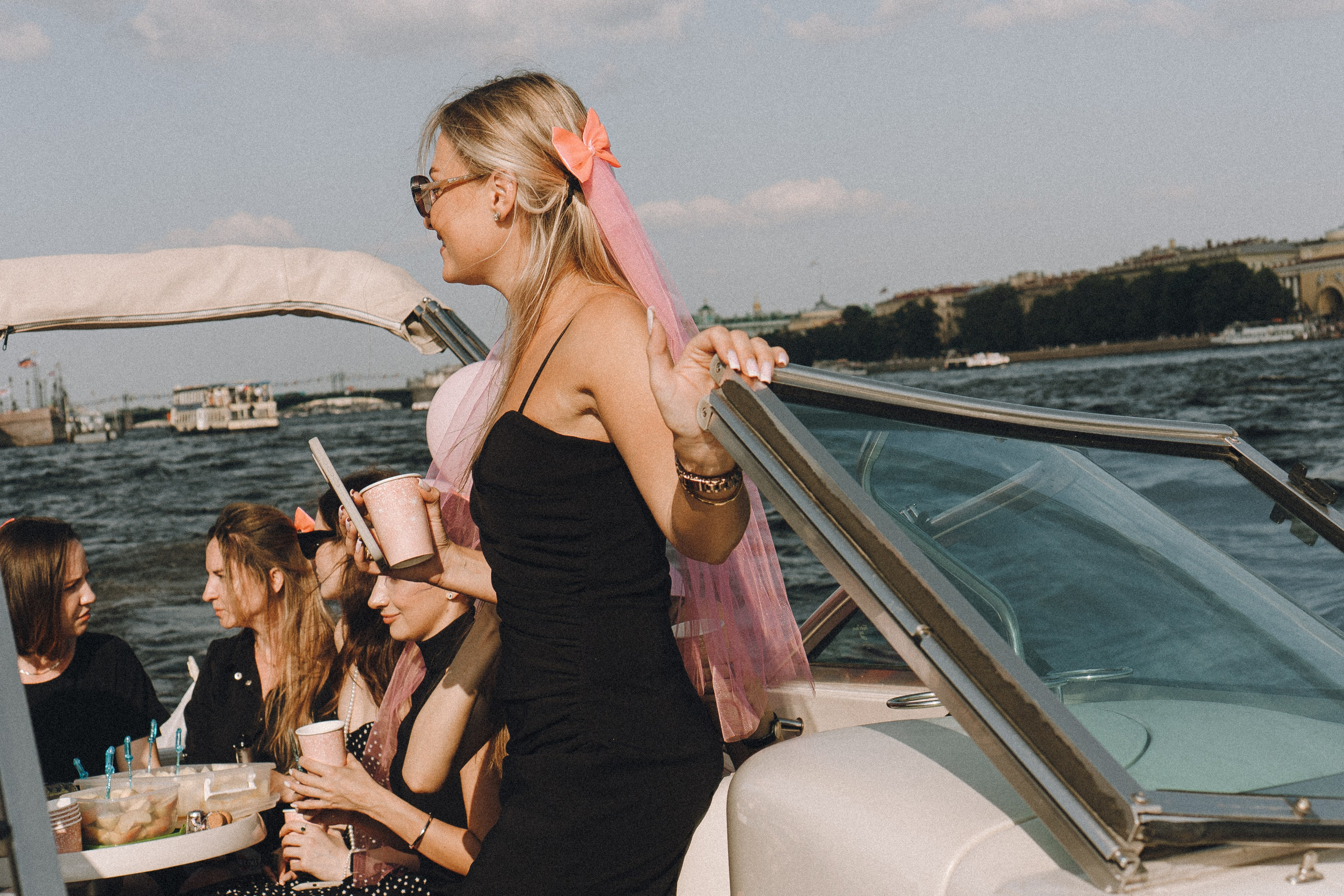 ДЕВИЧНИК НА КАТЕРЕ. Профессиональный фотограф, Санкт-Петербург — Виктория Богомолова