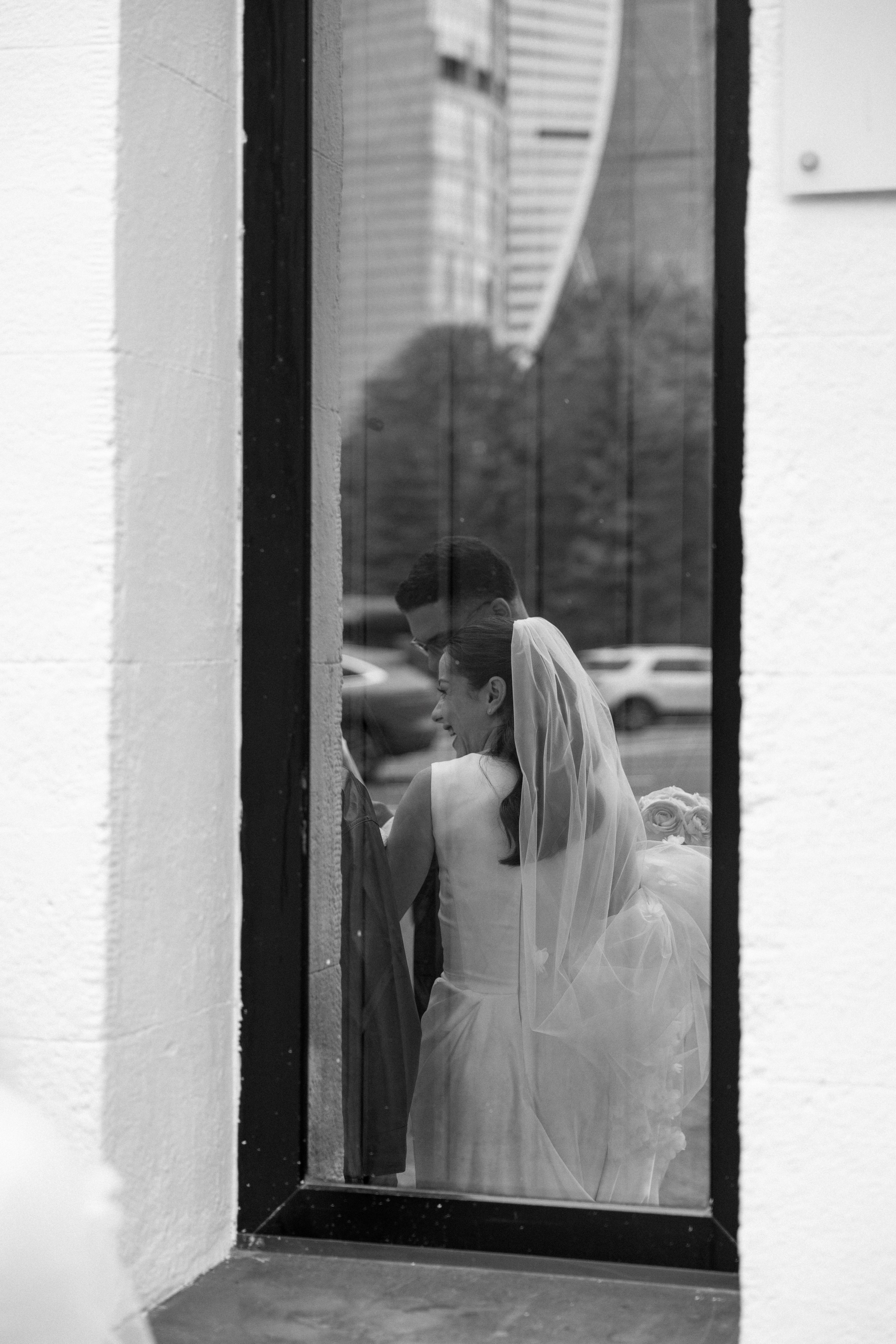 Роспись в Кутузовском ЗАГСе, фотосессия в Пушкинской библиотеке и банкет (семейный ужин) в ресторане «Кафе Пушкинъ». Свадебный фотограф в Москве Полина Лелетко