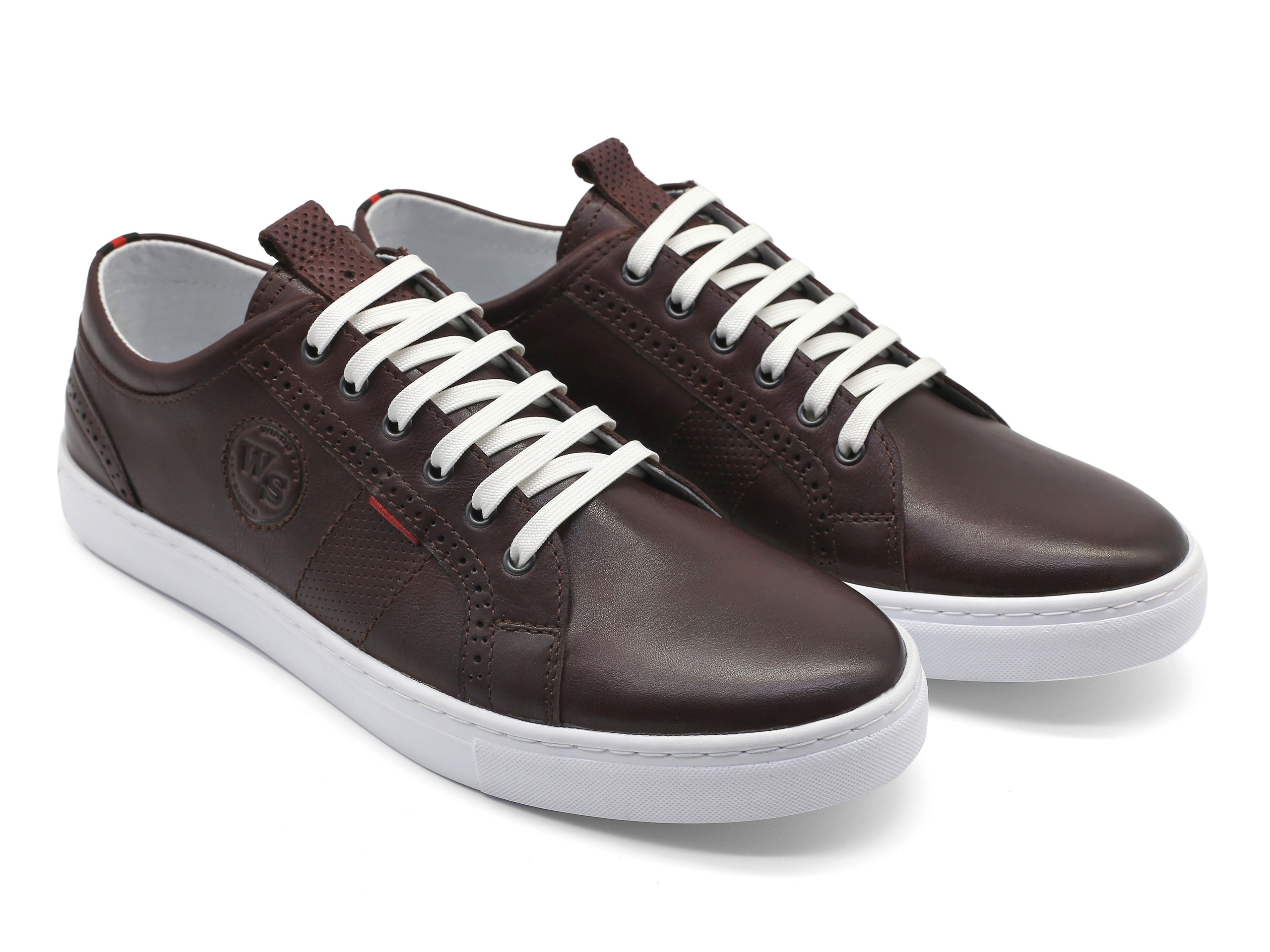 Обувь для каталога и маркетплейсов. Предметный фотограф Александр Трузян