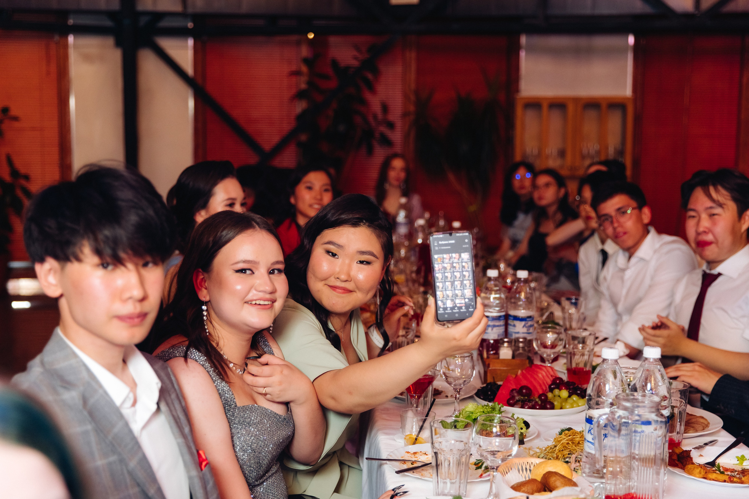 Выпускной вечер. 49 школа. Баран на корове. Свадебный и семейный фотограф в Улан-Удэ