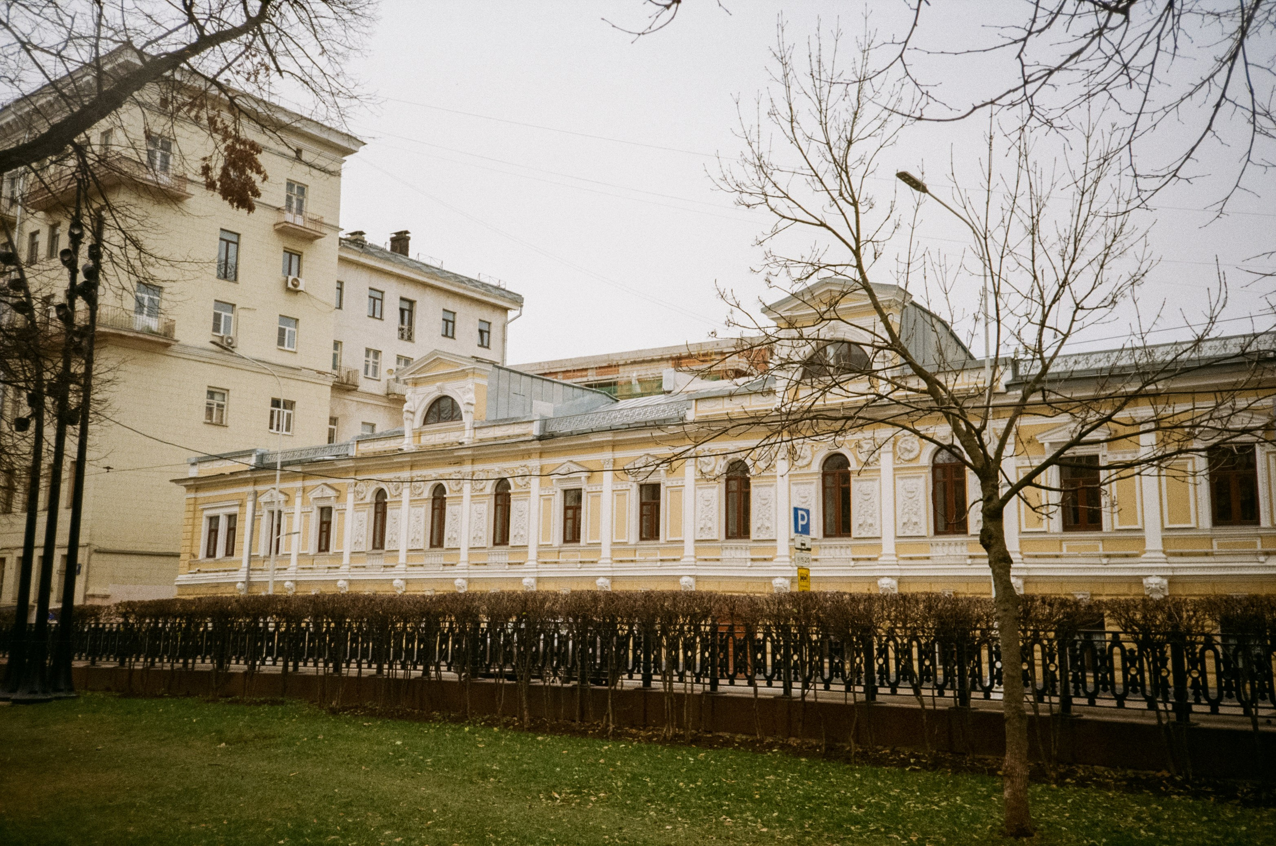 Чистые пруды, Покровка, Потаповский переулок / Cosina CX-1 / Kodak ProImage 100