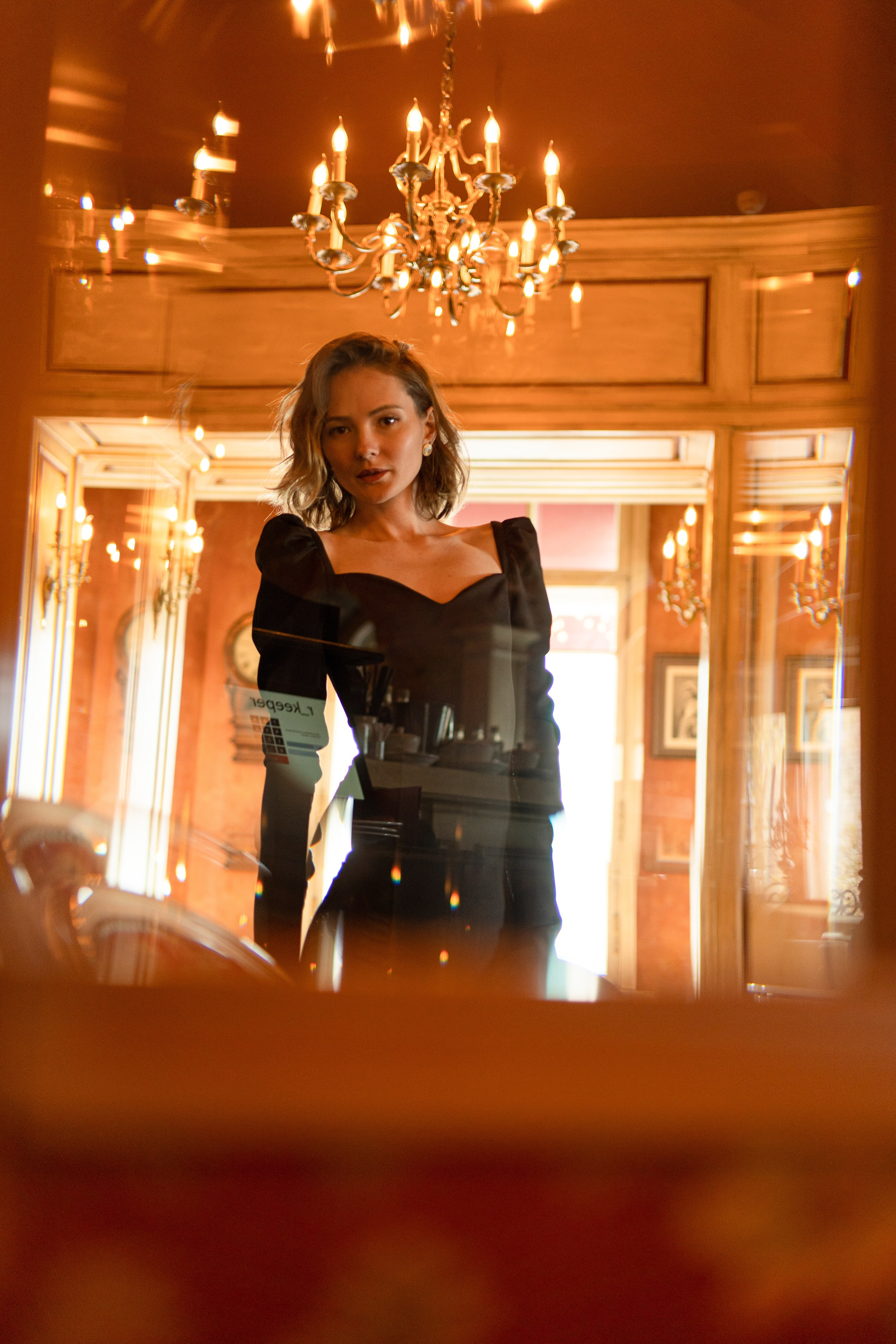 Парижская мелодия II. Главная