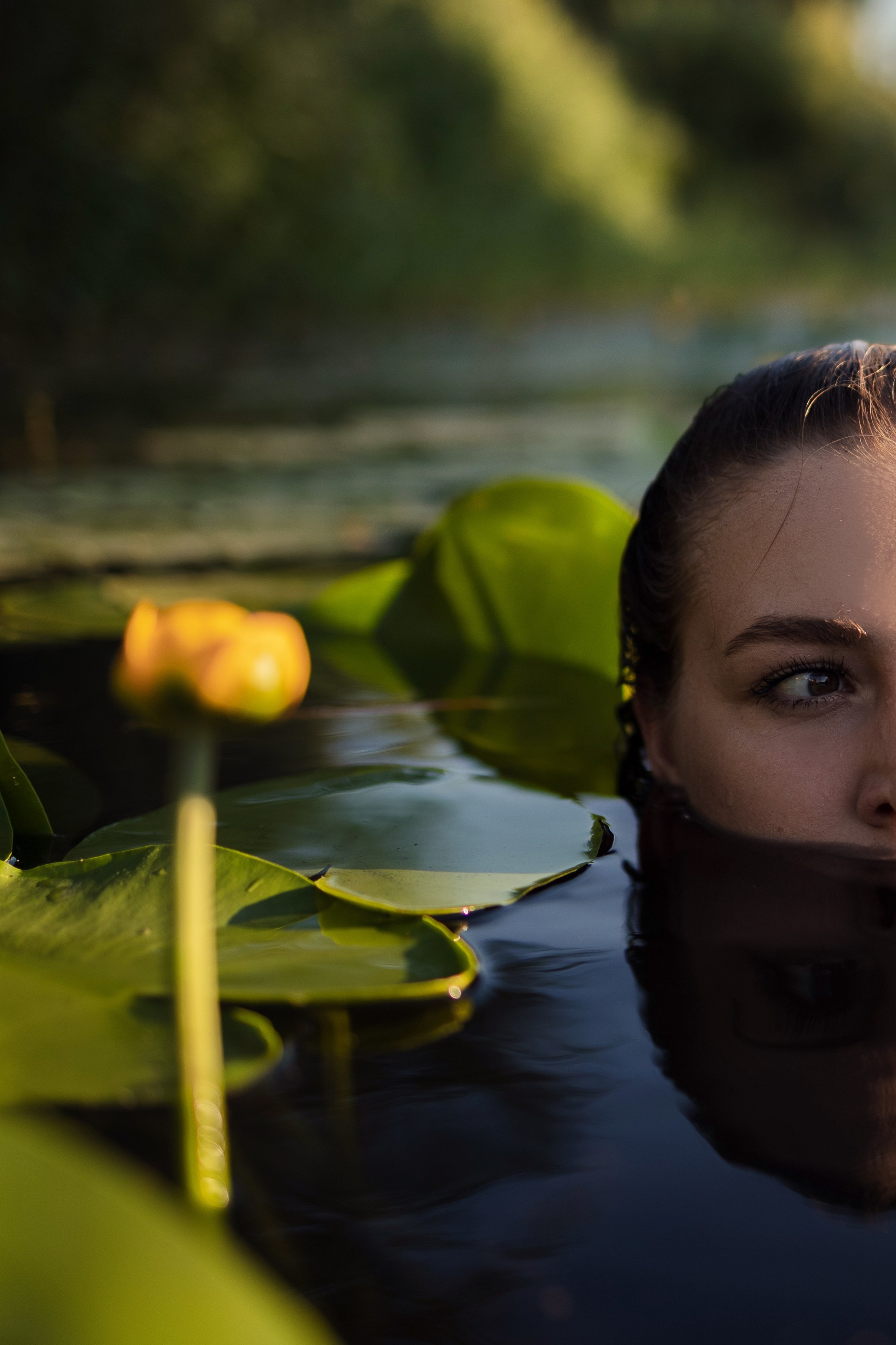 кувшинки женская фотосессия женственность река болото тайна закат русалка нимфа