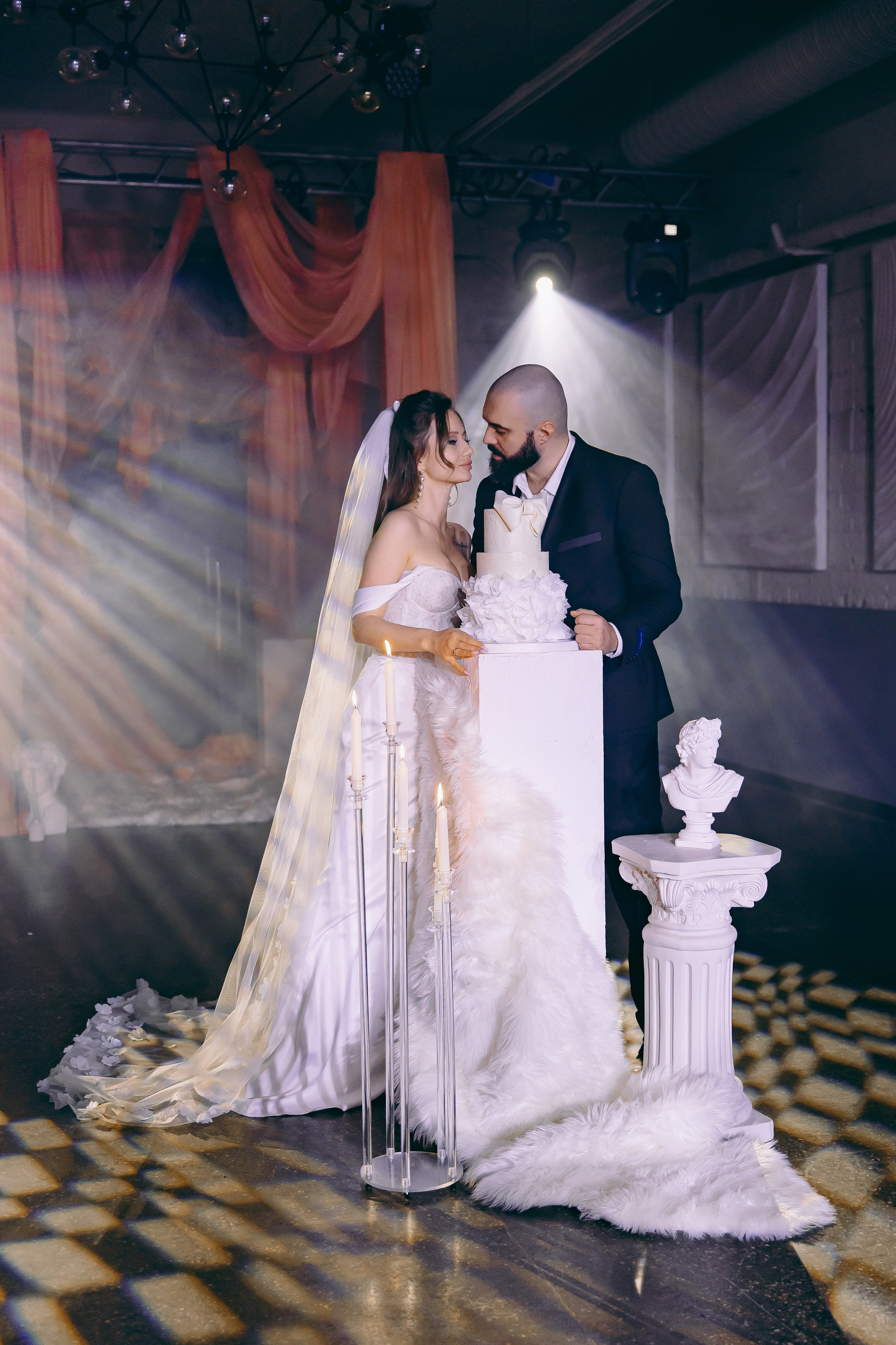 История торта Олеси и Владимира. Свадебный и семейный фотограф в Рязани Саша Крутых