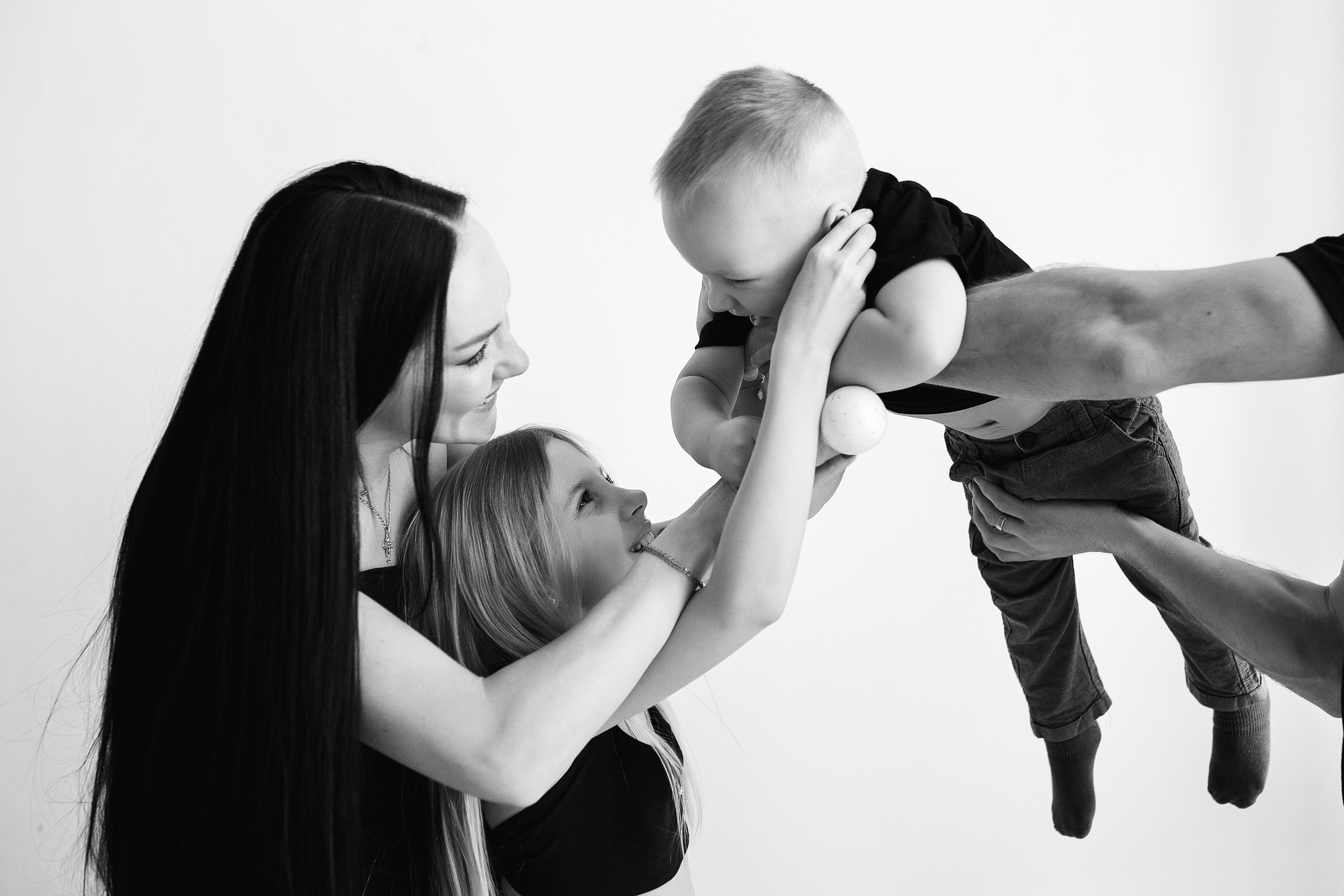 ЧБ серия. Фотограф новорожденных Оксана Полевская