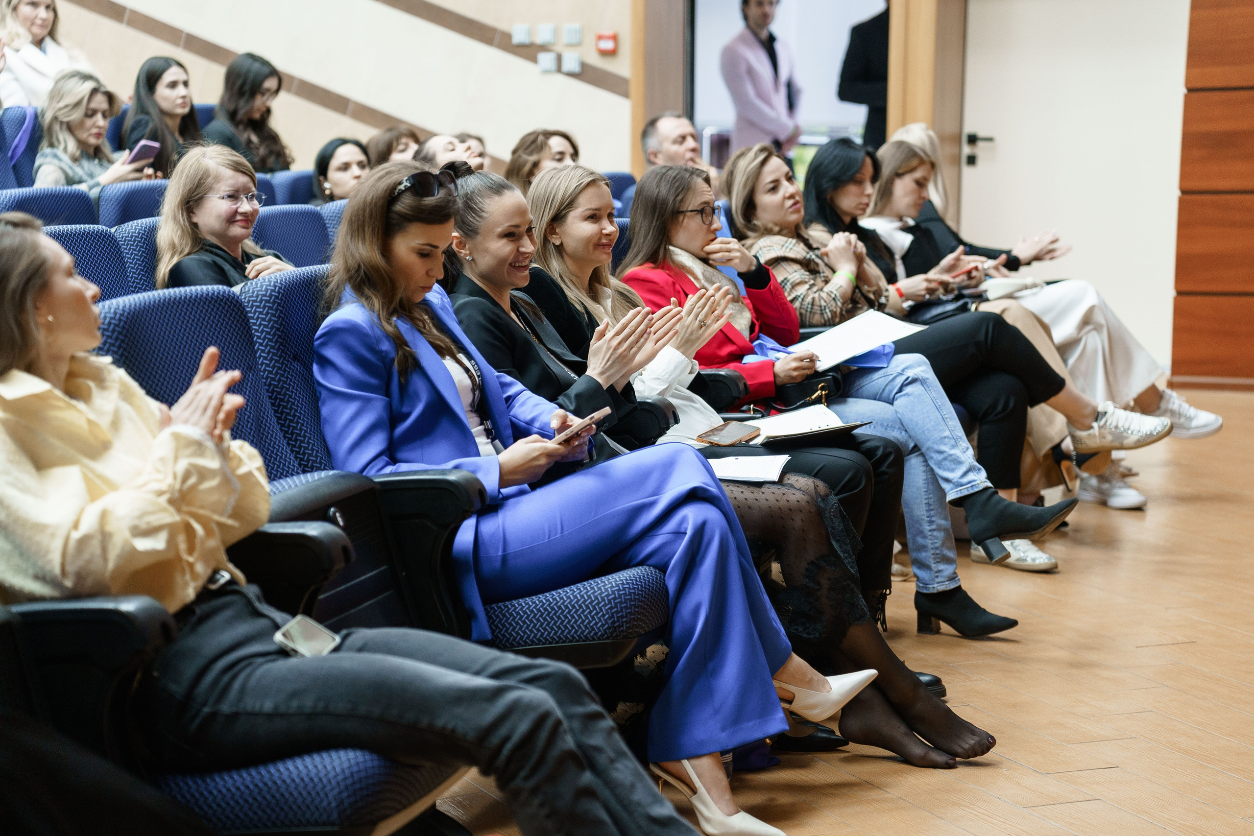 СЛУШАТЕЛИ. PRO-AGELESS