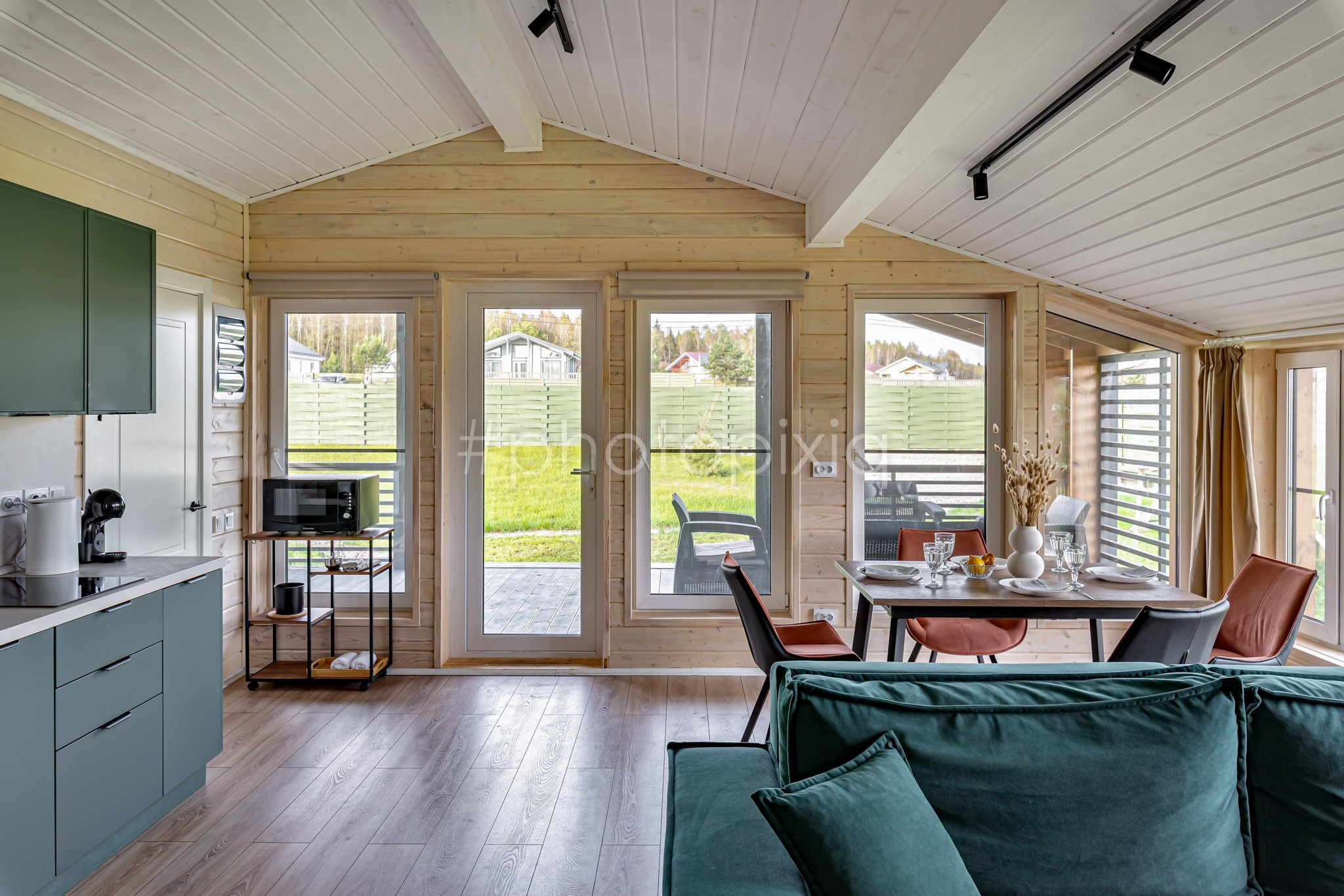 Съёмка загородного дома для аренды в ДПК Большие Всходы. Интерьерная съёмка и виртуальные туры — Интерьерный фотограф Кузнецов Сергей (photopixiq)