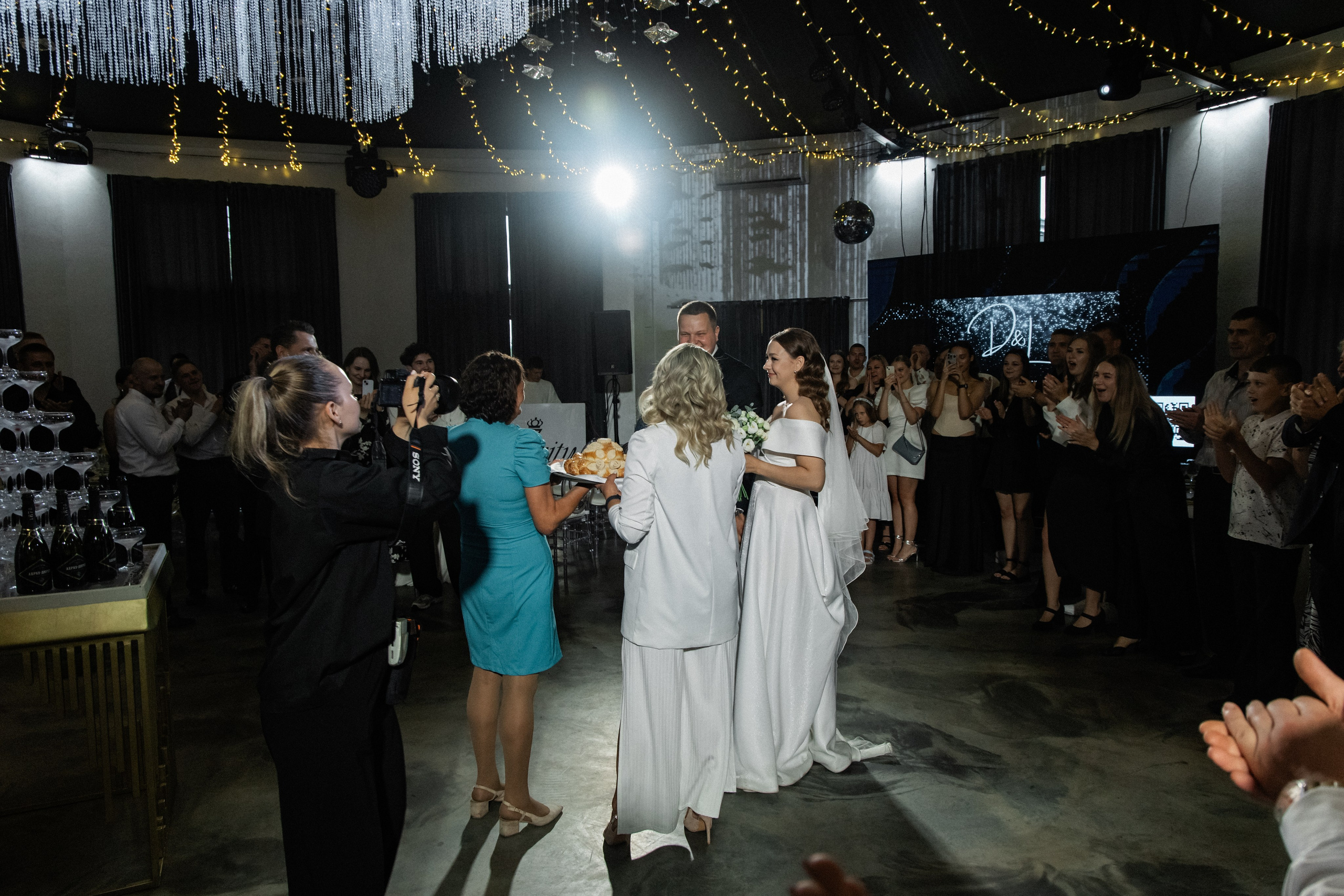 Данил и Любовь, мои фото с этого праздника. я был гость). Свадебный и семейный фотограф в г. Волхов Алексей Кочерыжкин