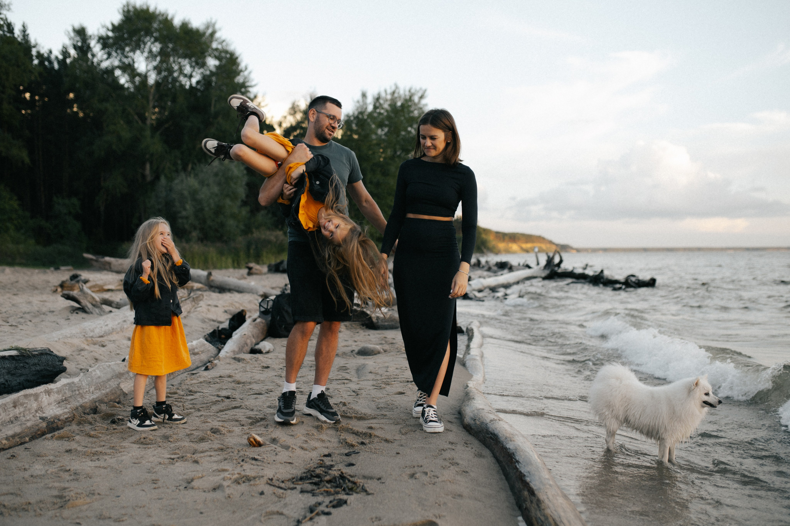 Семейная фотосессия на берегу