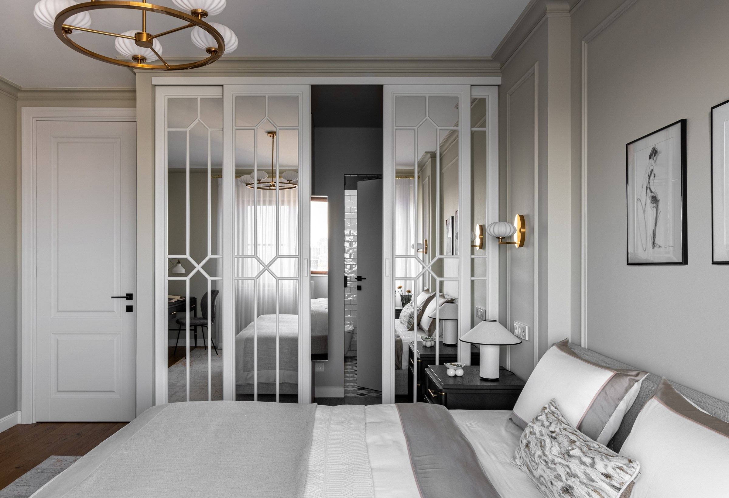 Интерьер Спальни, мастер-спальня, спальня с санузлом, спальня с ванной комнатой, спальня с гардеробом, зеркальные двери в гардероб, спальня с рабочим местом, уютная спальня, спальня фисташкового цвета, неоклассическая спальня, дизайнер Диана Миронова