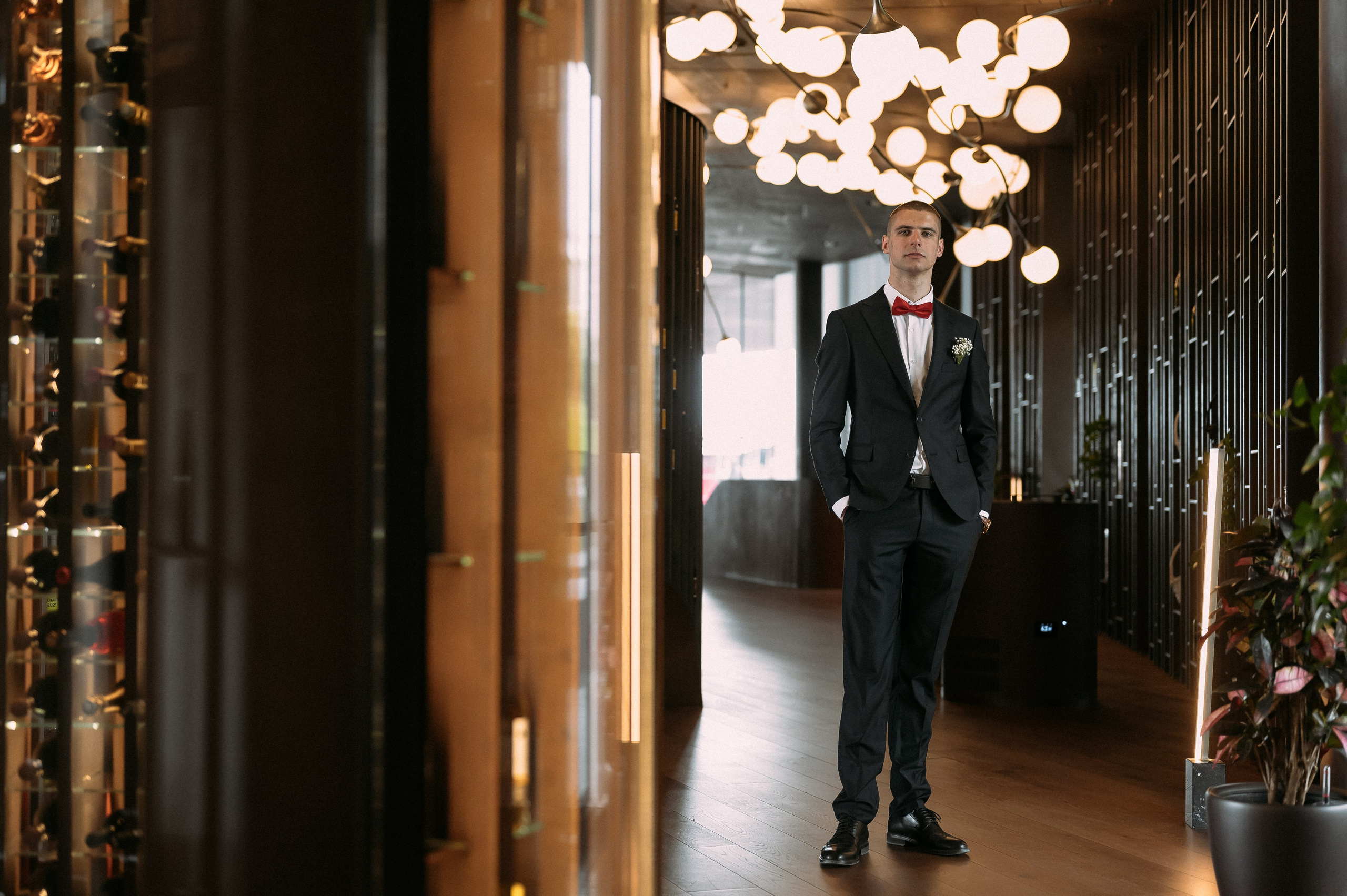 Свадебное утро и прогулка красивой яркой пары. Свадебный и семейный фотограф в Симферополе Дарья Маркова