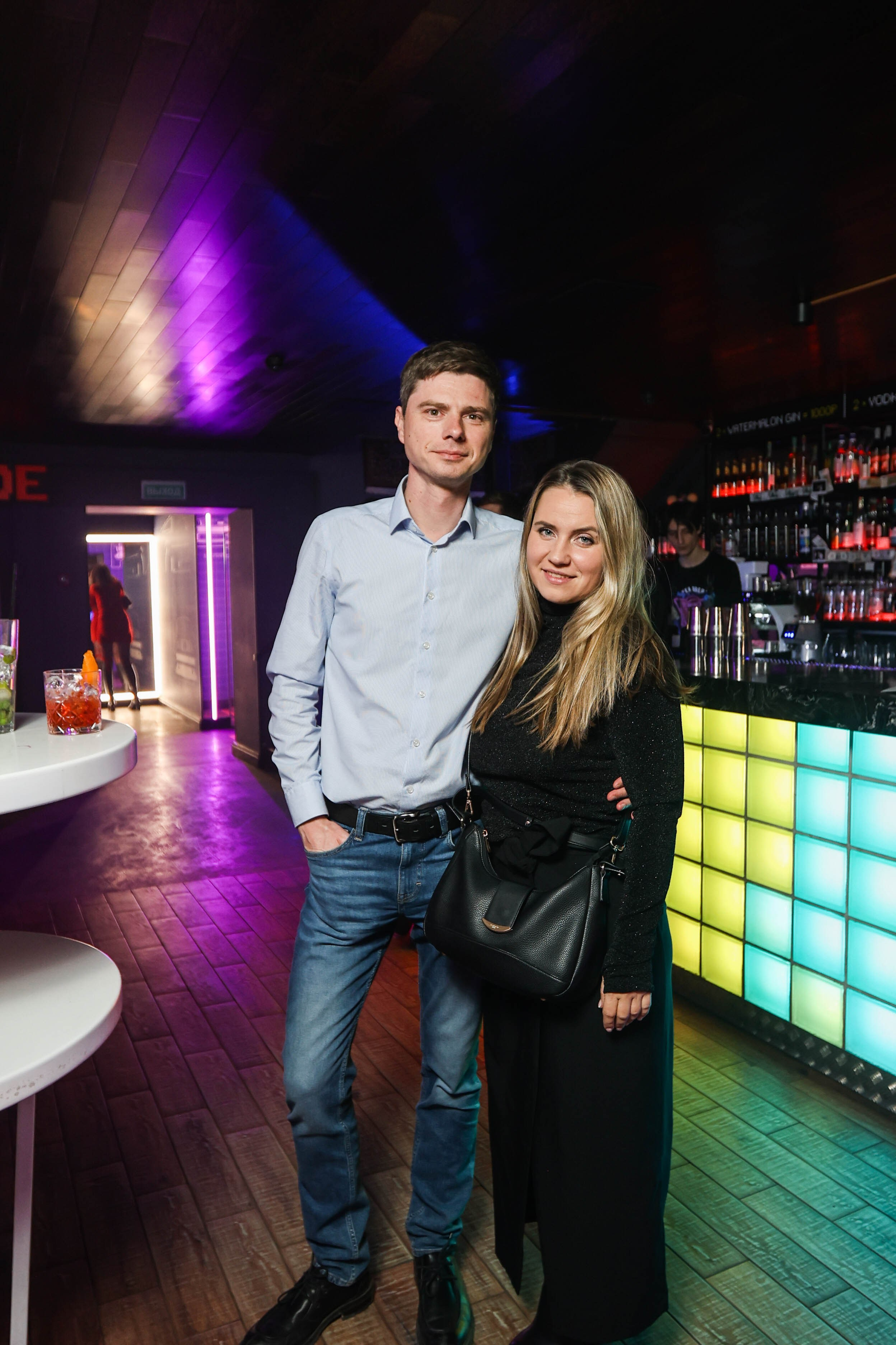 БАР РУКИ ВВЕРХ