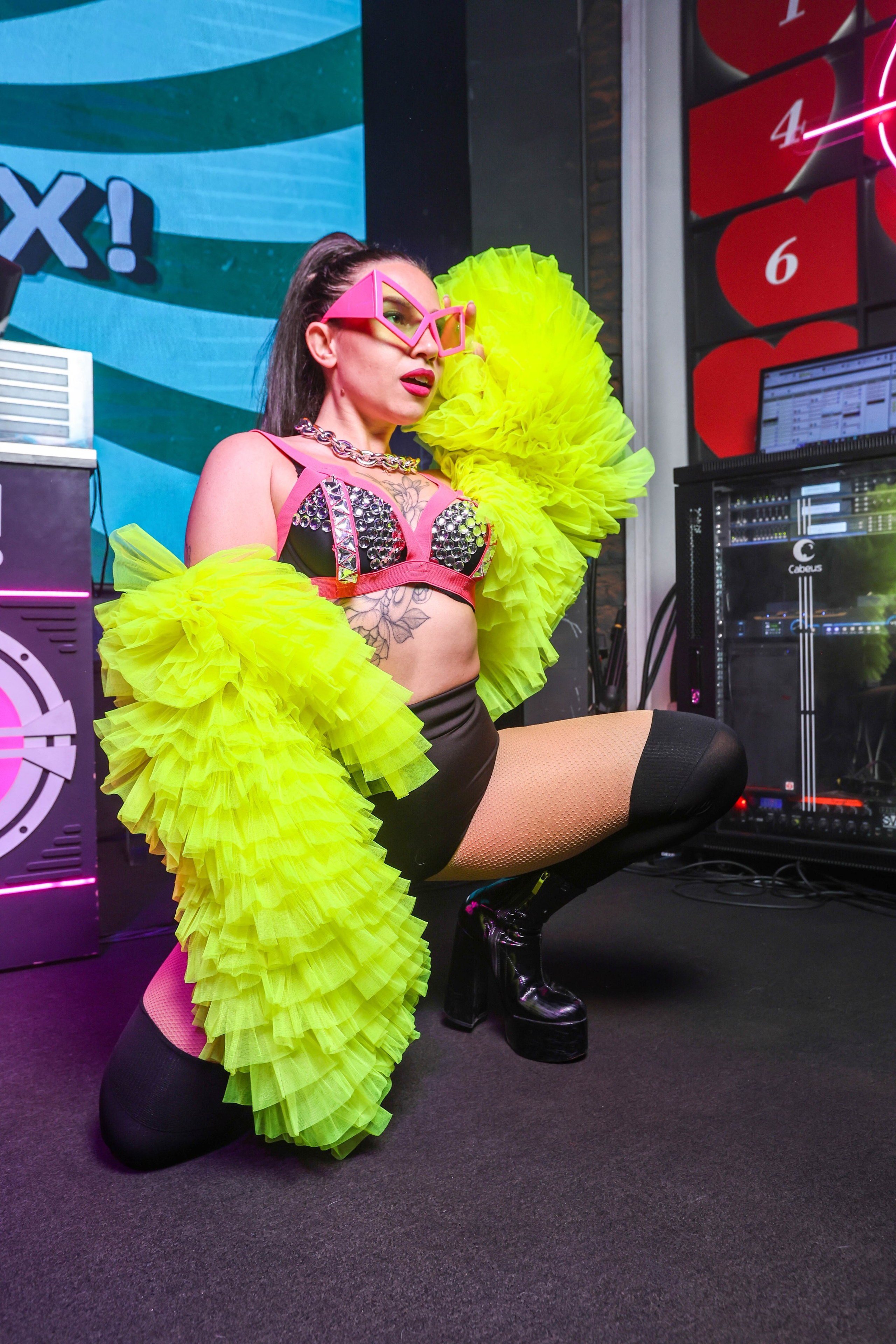 БАР РУКИ ВВЕРХ