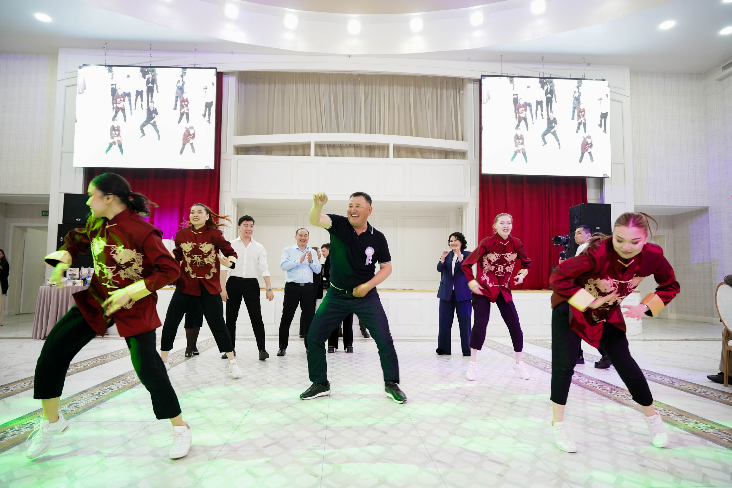 Dana uzatu. Фотограф Ернар Ержанов