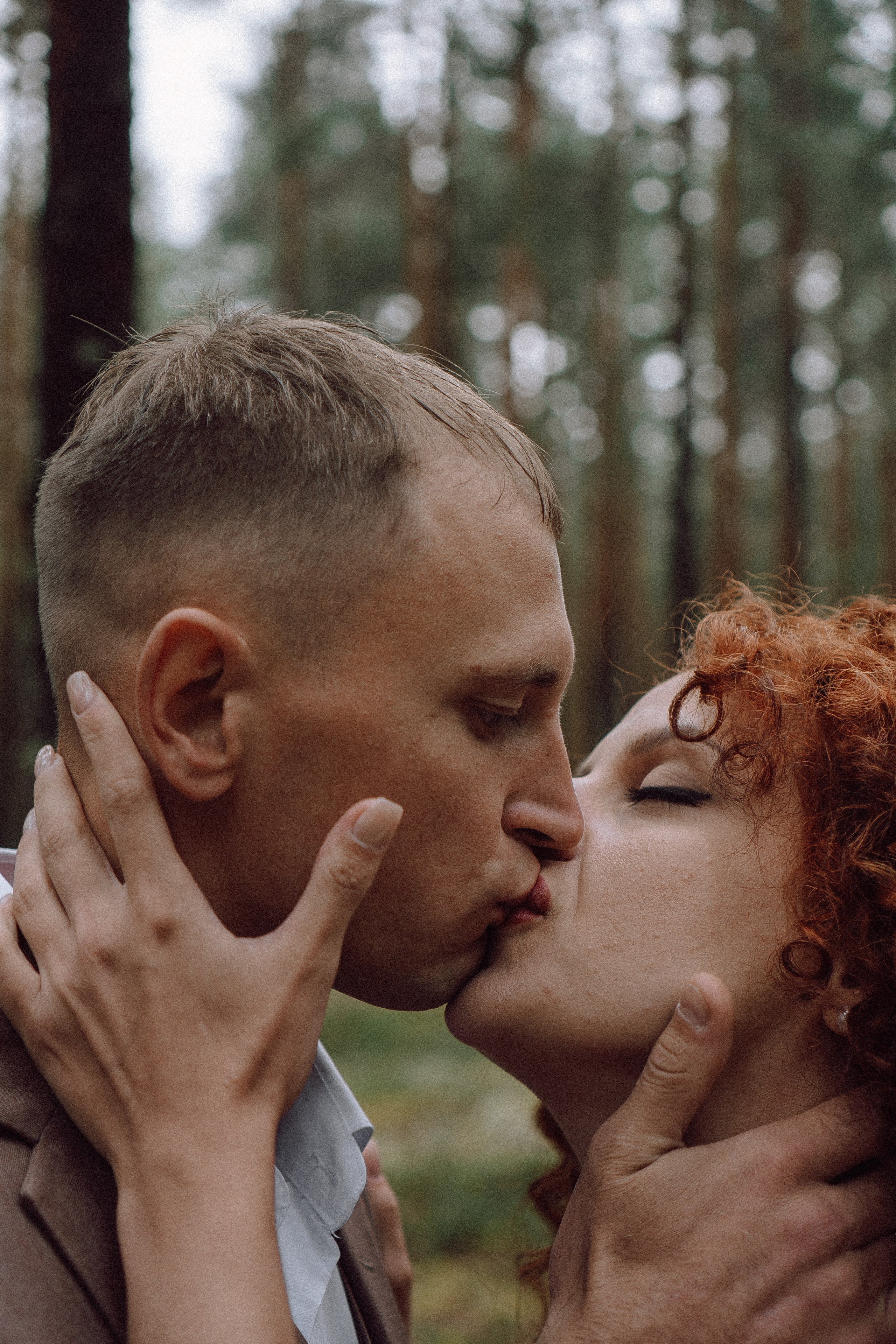 СВАДЕБНАЯ ФОТОСЕССИИЯ ПАРЫ В ГОРОДЕ ПРИОЗЕРСК В СОСНОВОМ ЛЕСУ И С ПИКАПОМ. Профессиональный фотограф, Санкт-Петербург — Виктория Богомолова