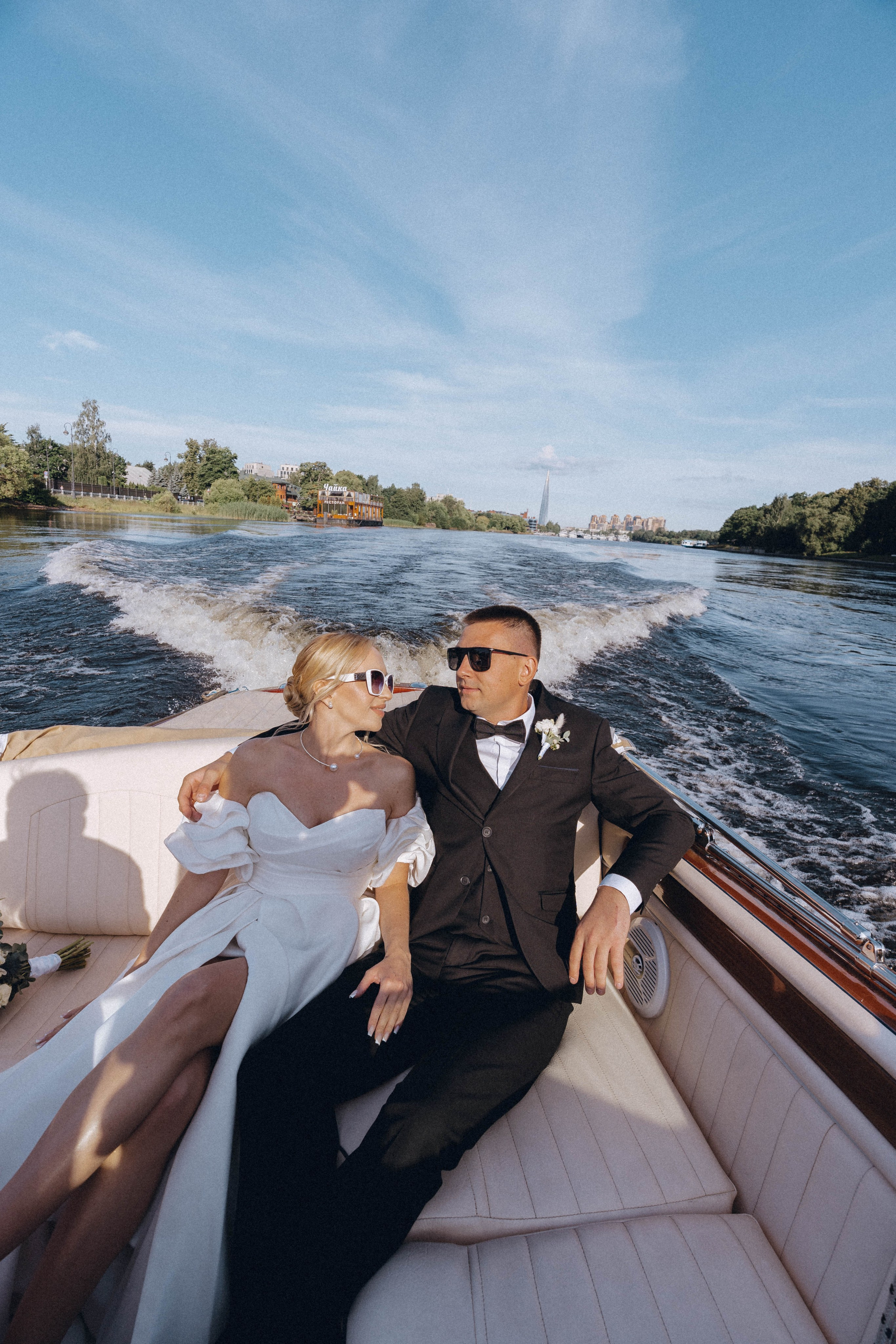 СВАДЕНБНАЯ СЬЕМКА НА КАТЕРЕ ПО КАНАЛАМ САНКТ-ПЕТЕРБУРГА И В АКВАТОРИИ НЕВЫ. Профессиональный фотограф, Санкт-Петербург — Виктория Богомолова