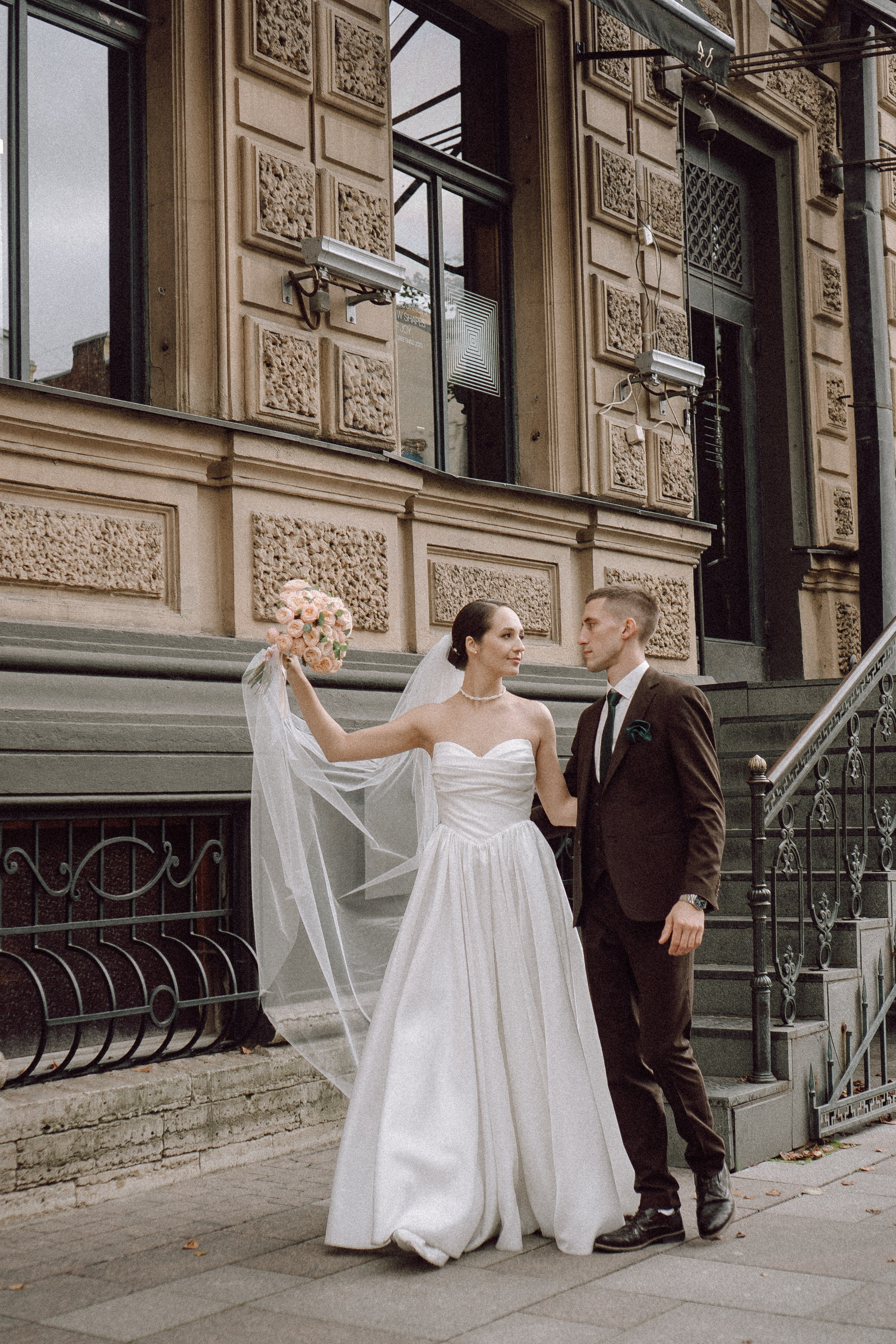 СВАДЕБНАЯ ПРОГУЛКА В САНТК-ПЕТЕРБУРГЕ (ИСАКИЕВСКИЙ СОБОР, ЗИМНЯЯ КАНАВКА, ЭРМИТАЖ И БОЛЬШАЯ МОРСКАЯ УЛИЦА). Профессиональный фотограф, Санкт-Петербург — Виктория Богомолова