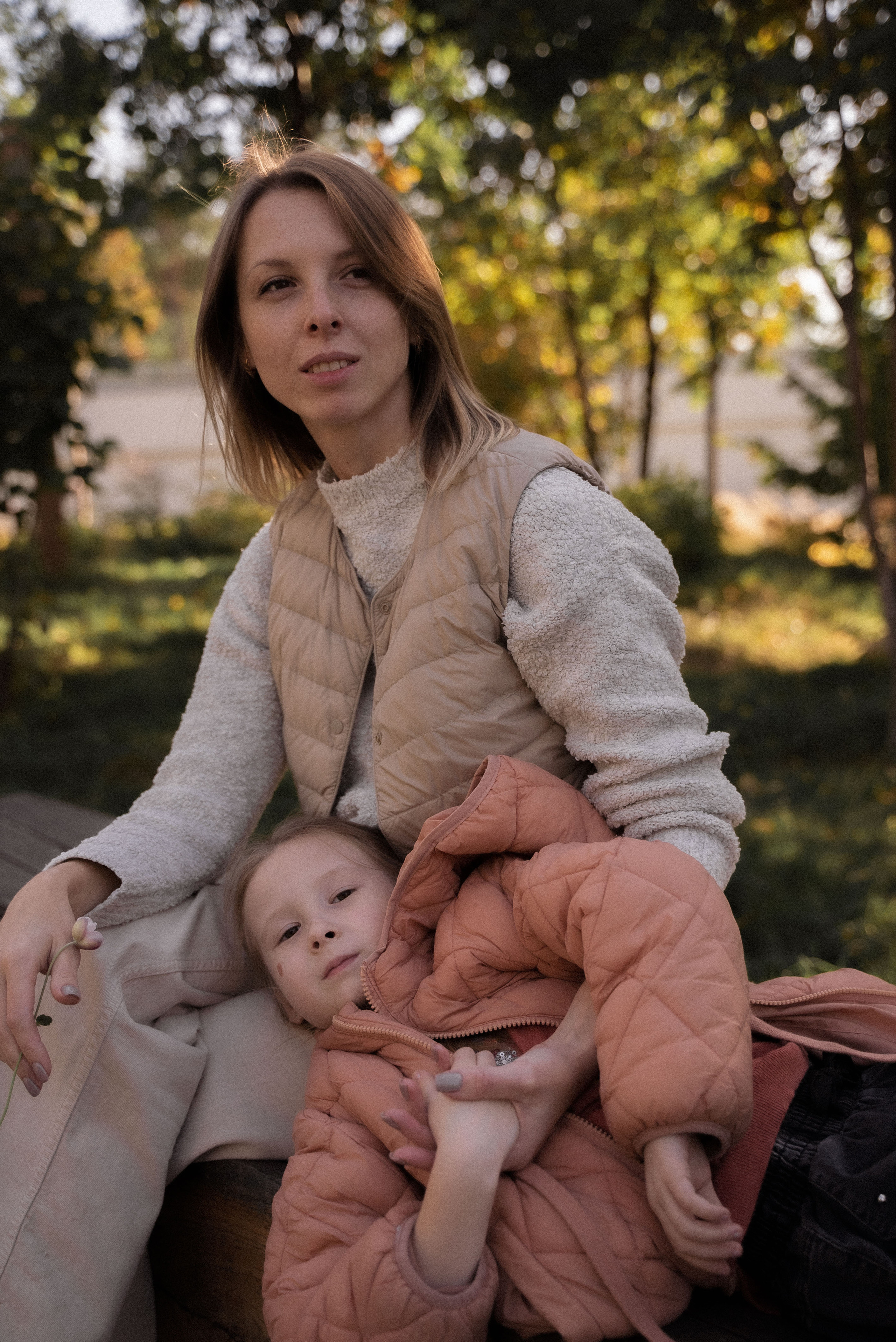 Прогулка мамы с дочкой в парке Зарядье. Видеограф Осинина Татьяна — видеосъемка в Москве