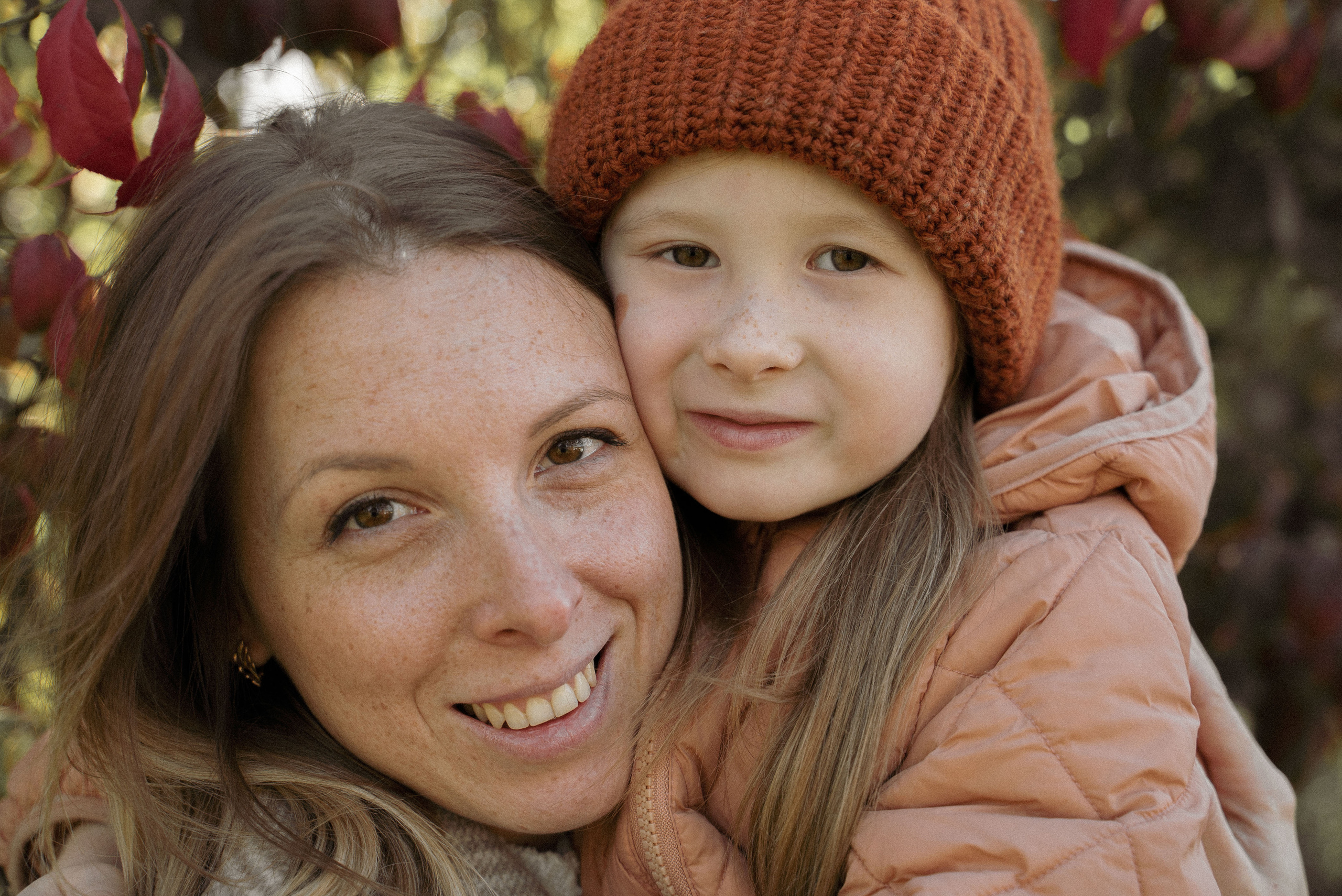 Прогулка мамы с дочкой в парке Зарядье. Видеограф Осинина Татьяна — видеосъемка в Москве