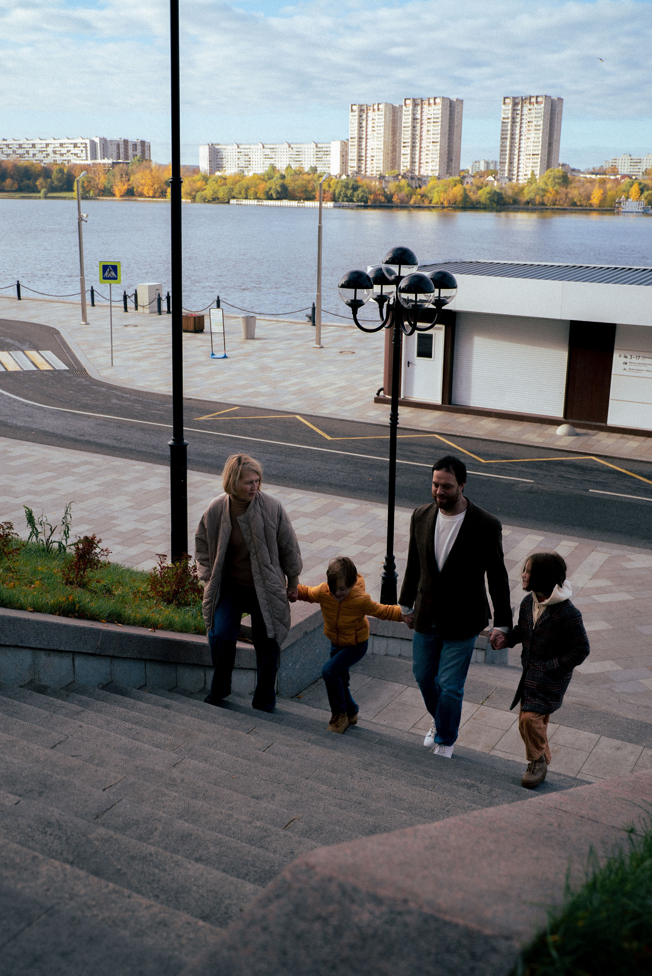 Осенняя фотосессия семьи в парке Речной вокзал. Видеограф Осинина Татьяна — видеосъемка в Москве