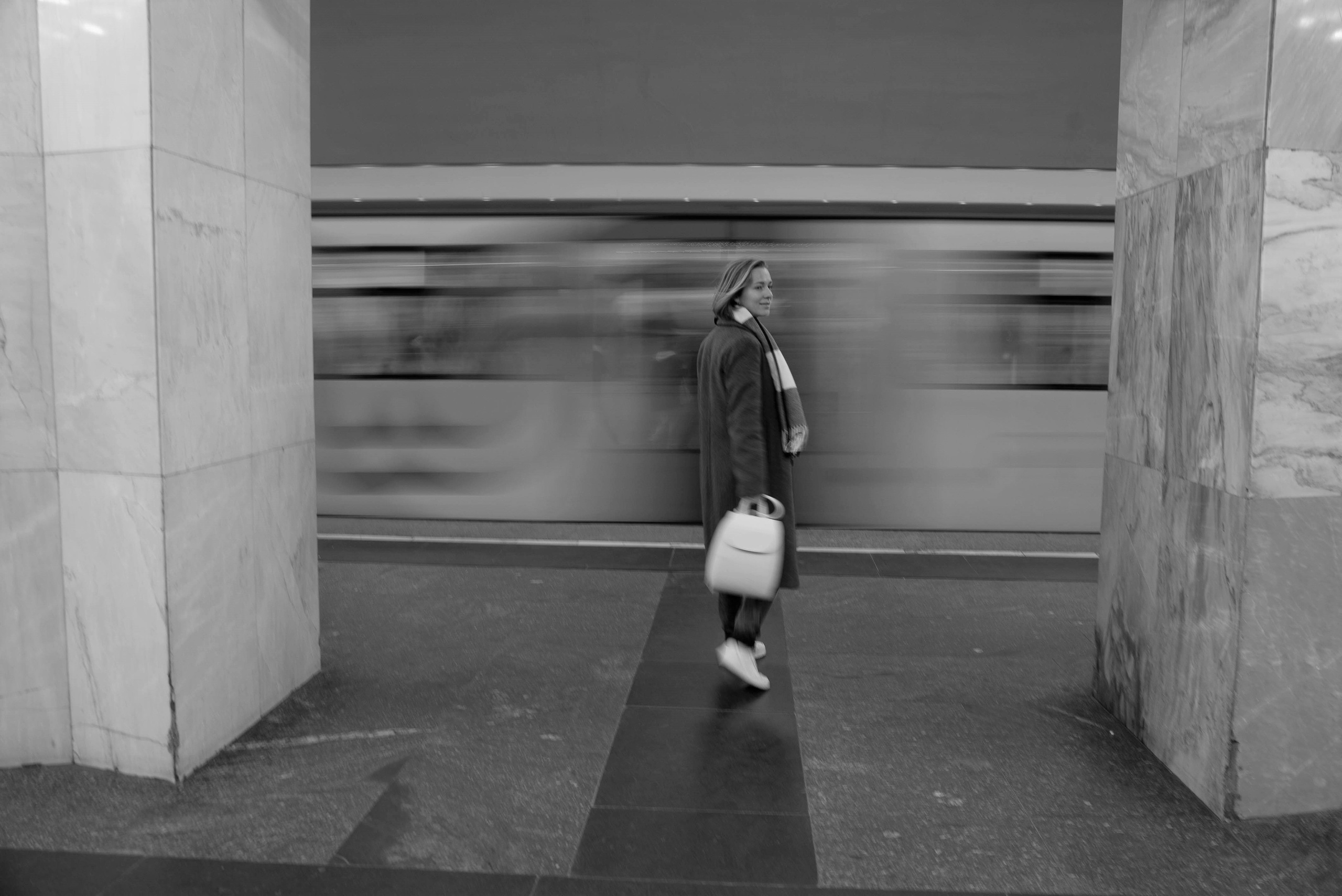 Красивая прогулка с девушкой. Видеограф Осинина Татьяна — видеосъемка в Москве