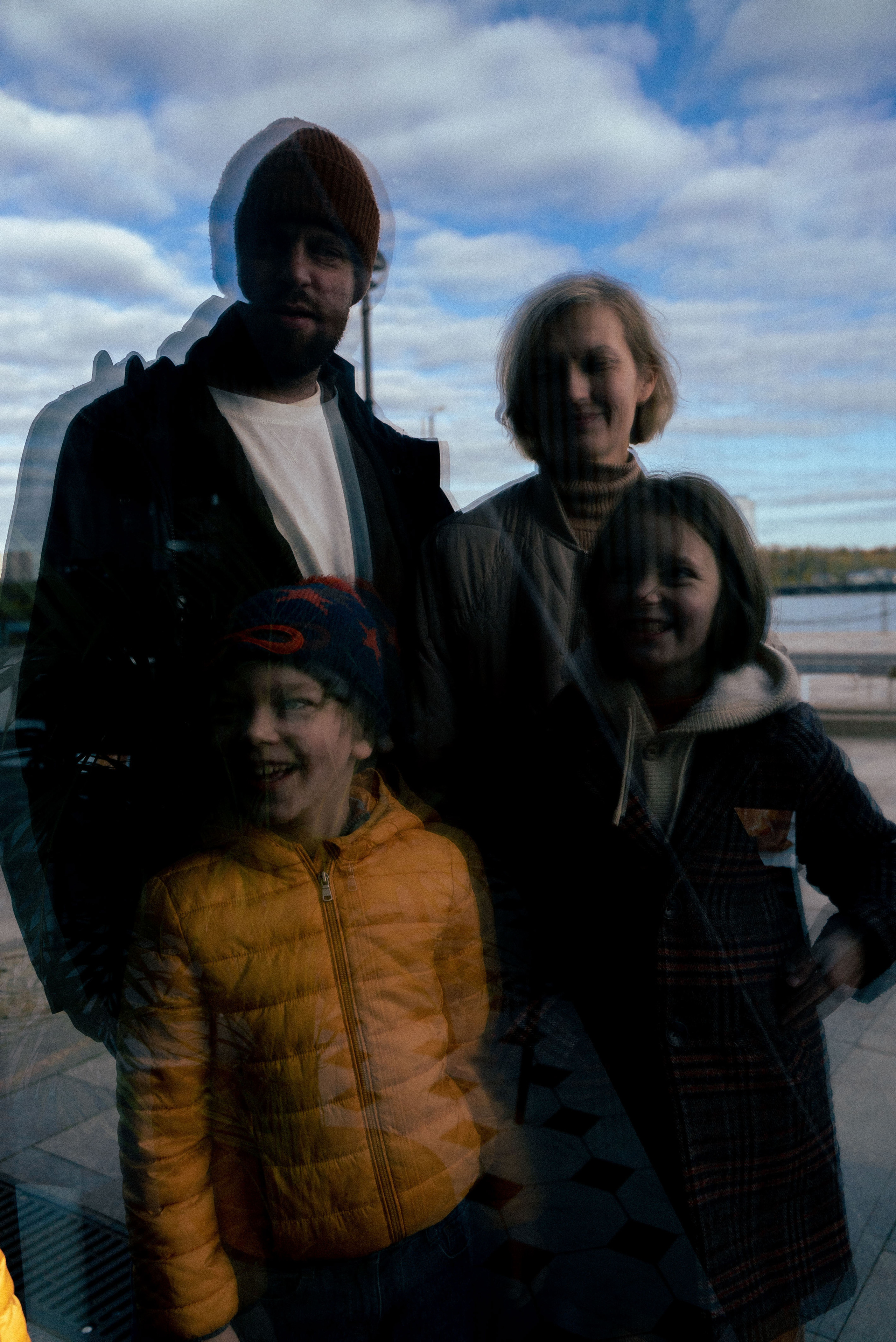 Осенняя фотосессия семьи в парке Речной вокзал. Видеограф Осинина Татьяна — видеосъемка в Москве