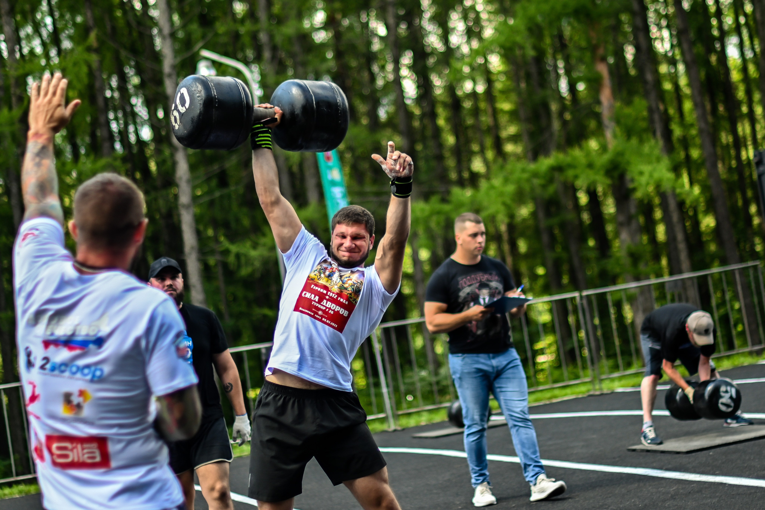СТРОНГ. Фотограф для бизнесконтента, репортажей и семейного альбома в Москве