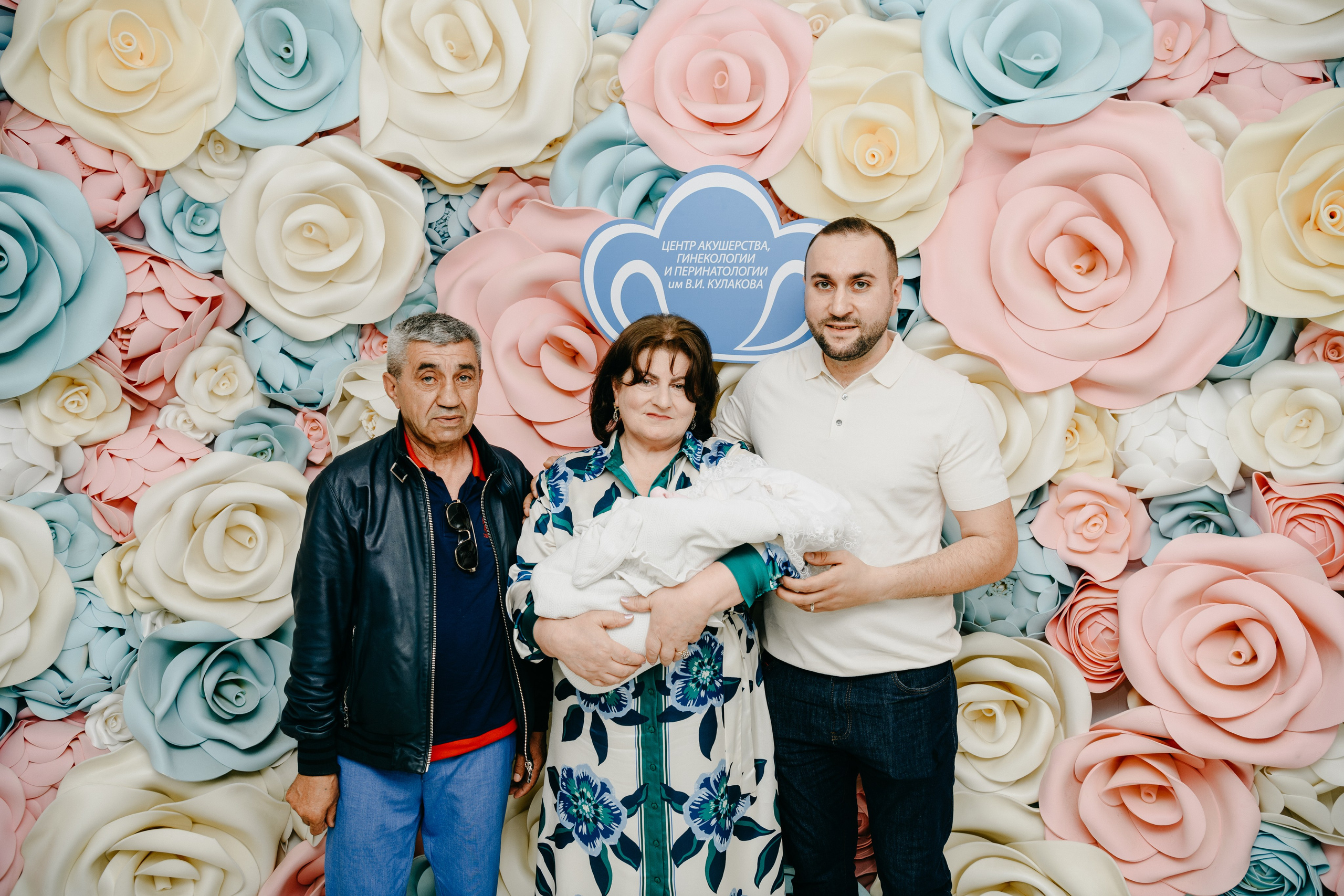 Выписка Амелии в ФГБУ Кулакова. Фотограф на выписку из роддома в Москве и МО