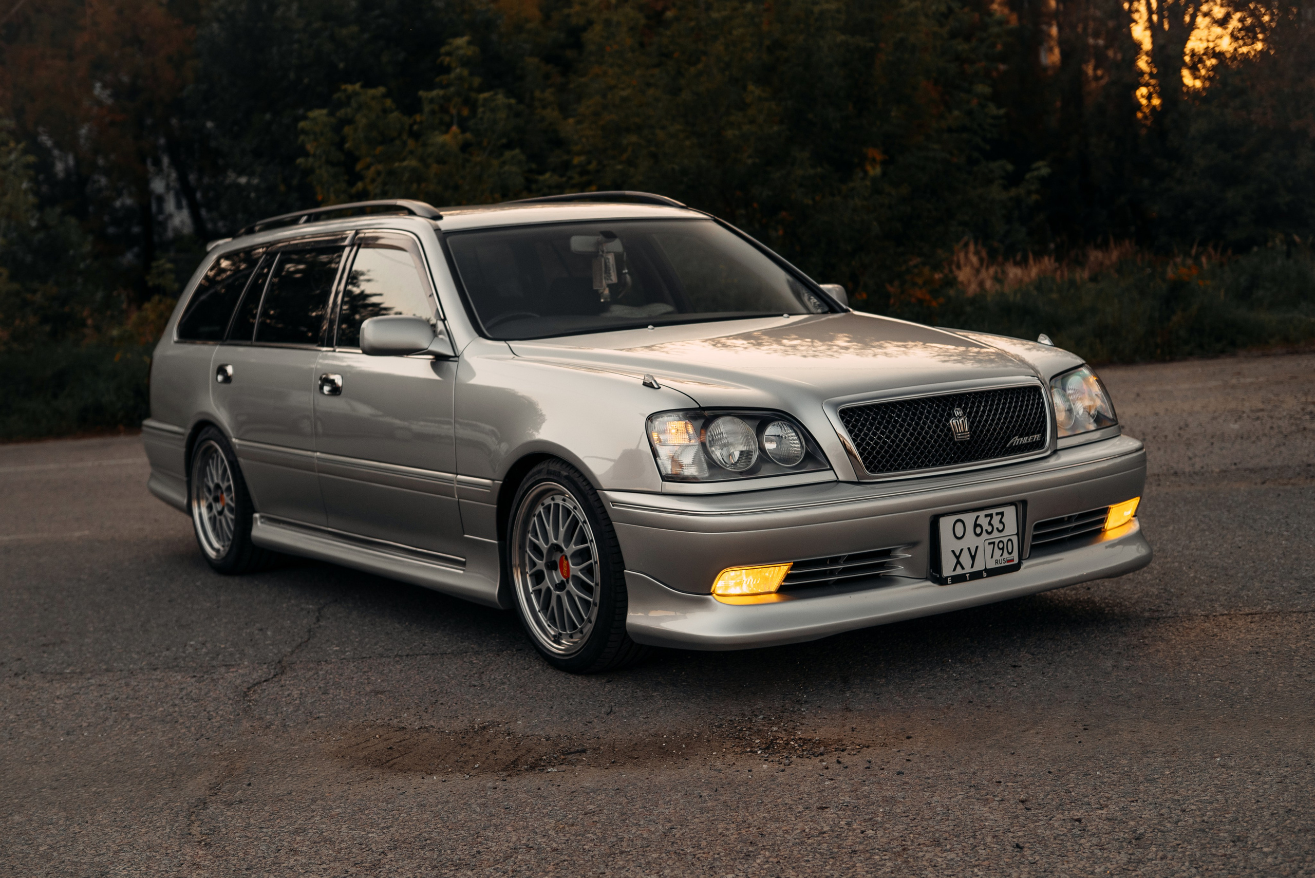 Toyota Crown Estate Athlete V JZS171W. DeLorein