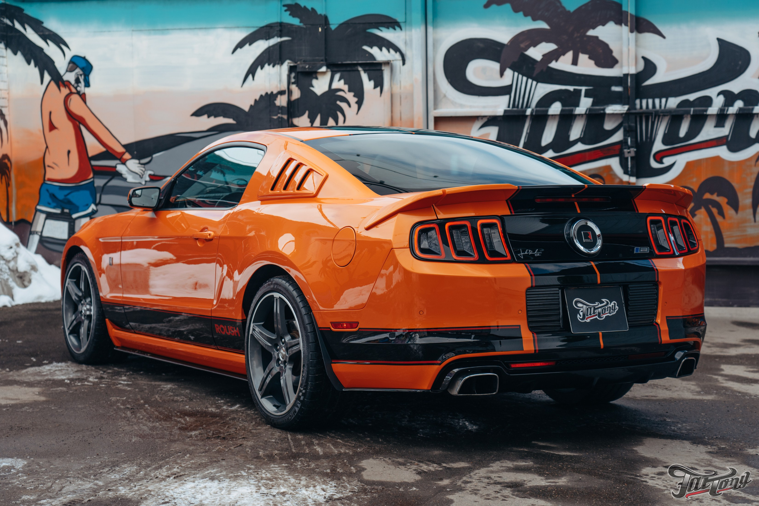 Ford Mustang Roush оранжевый окрас кузова и выкрас полос. DeLorein