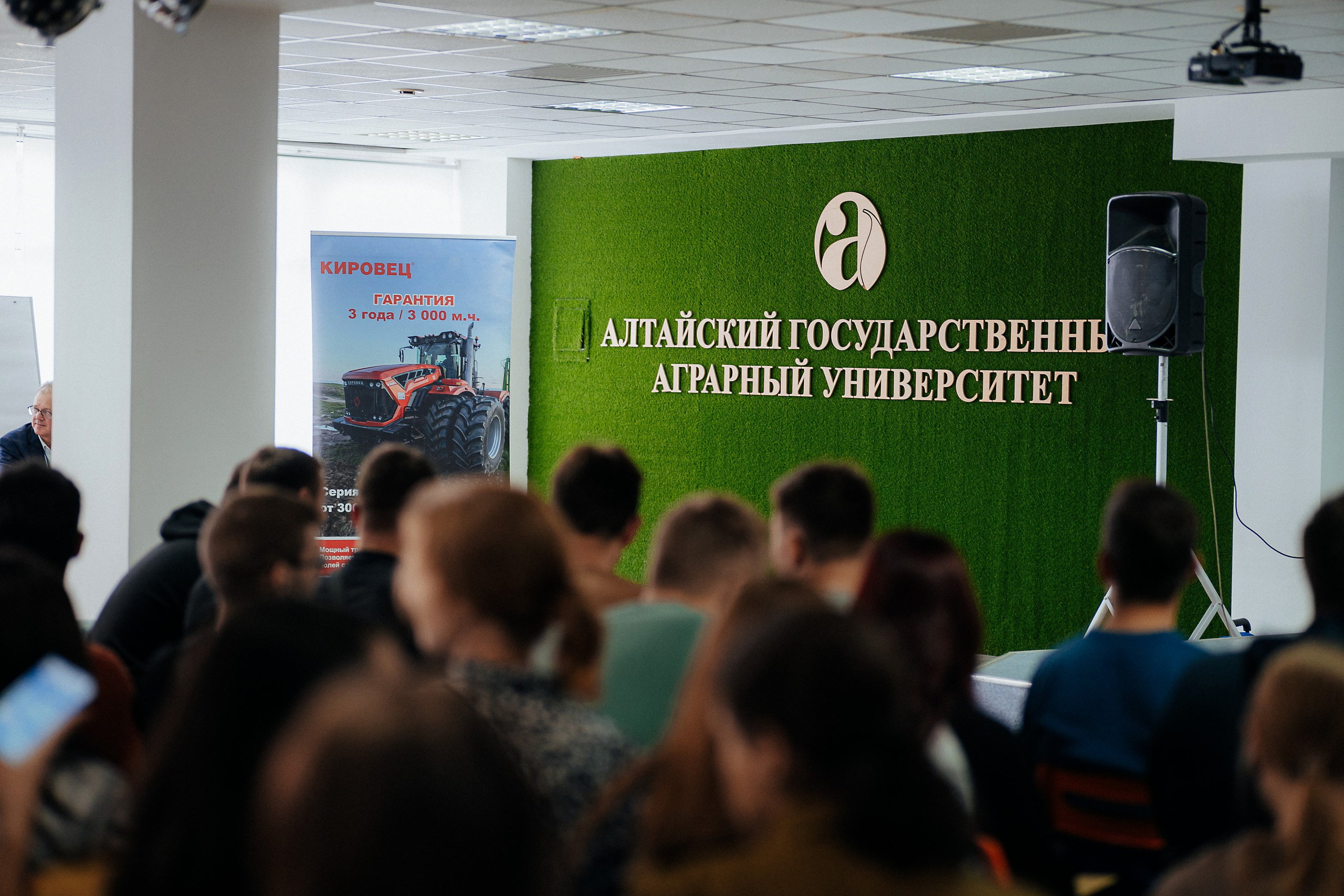 Переговорка от Росмолодёжь.Карьера. Репортажный (Event) фотограф в Барнауле | Даниил Маркин | Качество и вайб