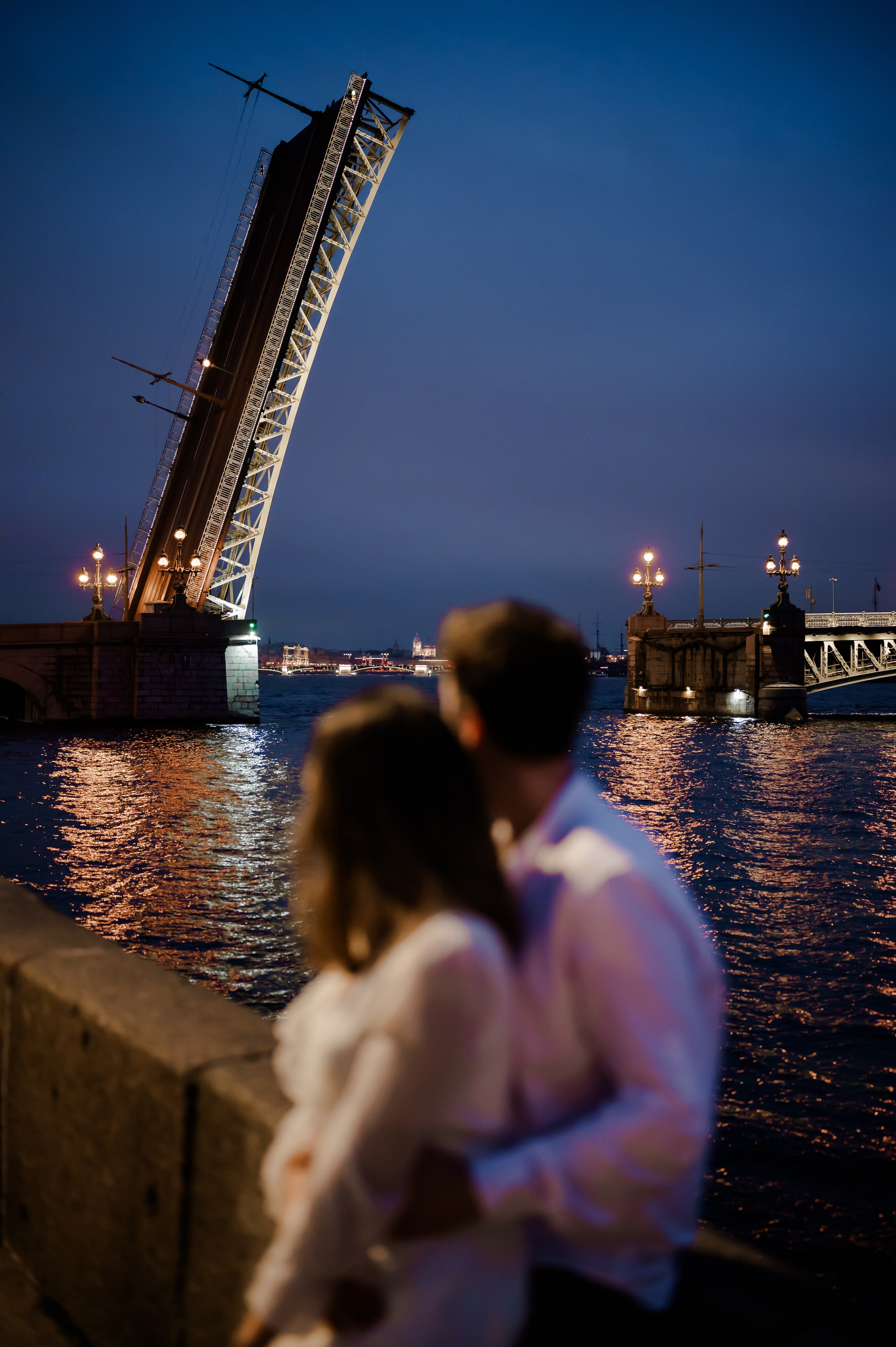 Лавстори на фоне мостов. Свадебный и семейный фотограф Евгения Кононова