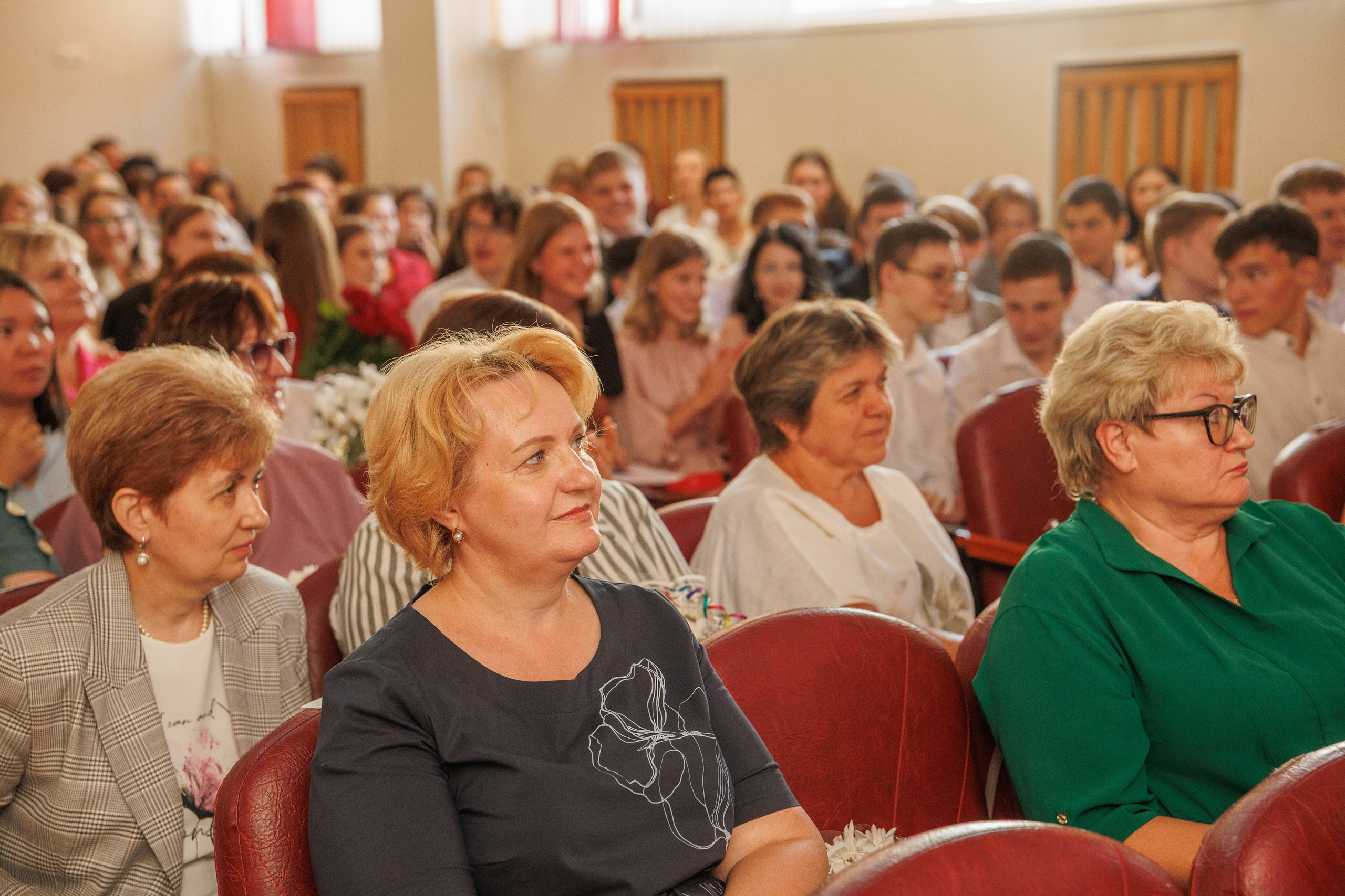 Вручение аттестатов. Свадебный и семейный фотограф в Новосибирске Ирина Дорошкова