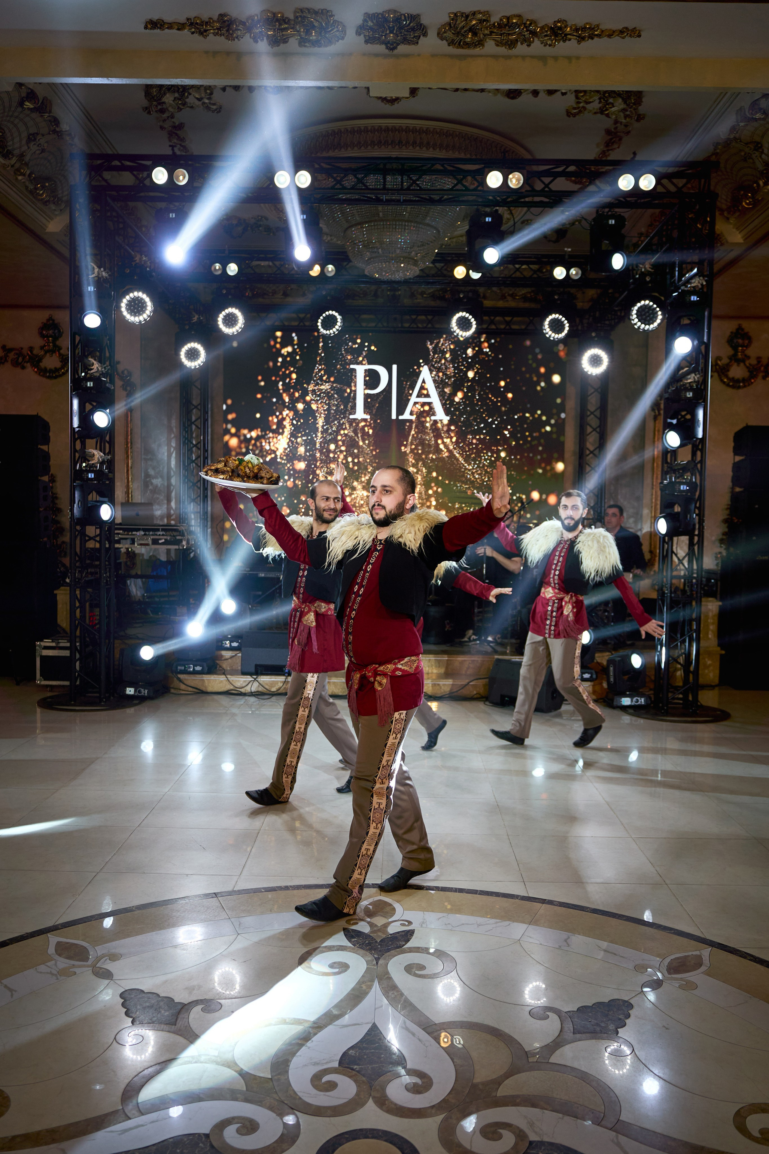 Красивое и чувственное сватовство Рафаэля & Алины в GOLDEN PALACE от ТВИНС СТУДИО. ТВИНС СТУДИО — лучшие свадебные фотографы и видеографы в Краснодаре