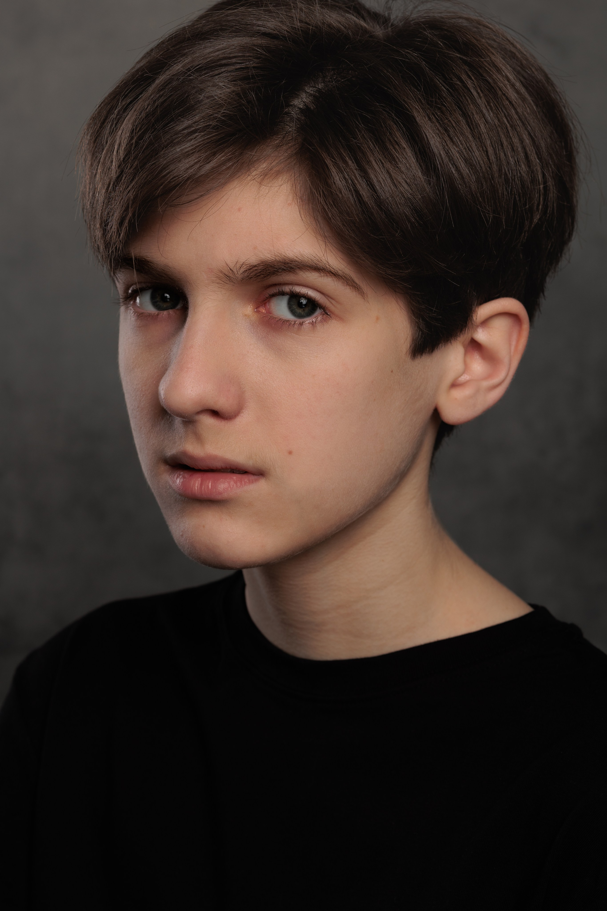 АРТЕМ. Я фотограф из Москвы к Вашим услугам