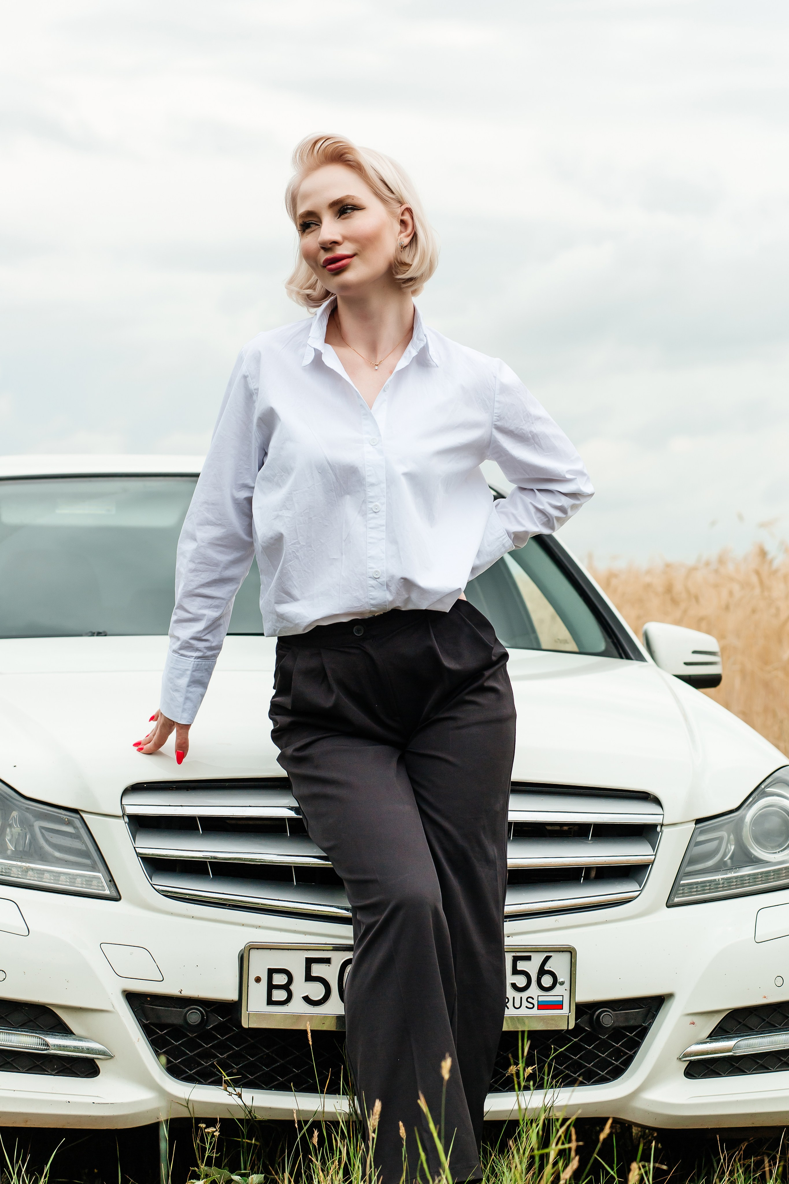 Александра фотосессия в поле. Женский фотограф в Оренбурге Ирина Заводчикова