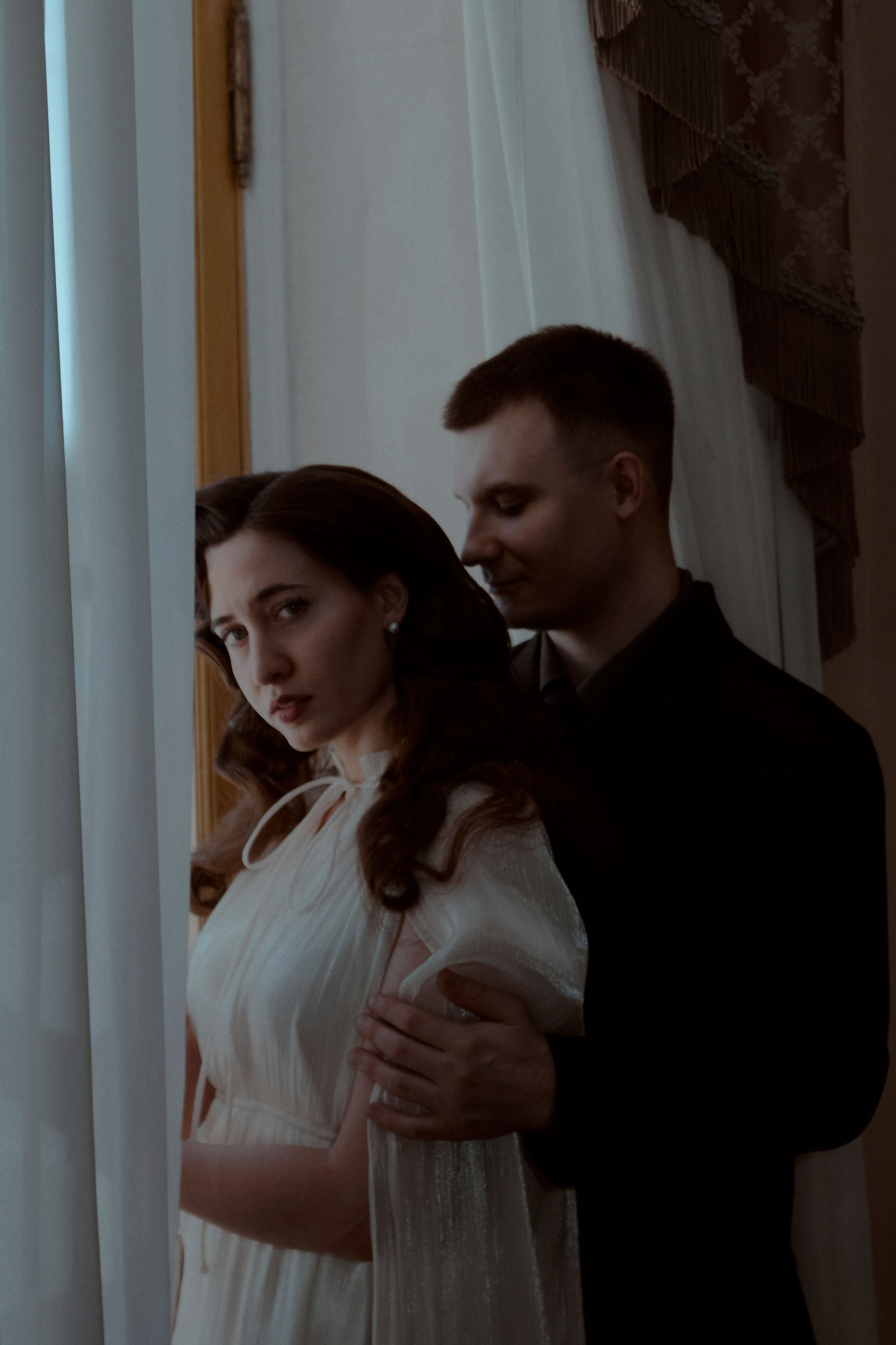 Свадебное лавстори в стенах библиотеки им. Пушкина. Свадебный фотограф в Москве Приятелева Ангелина