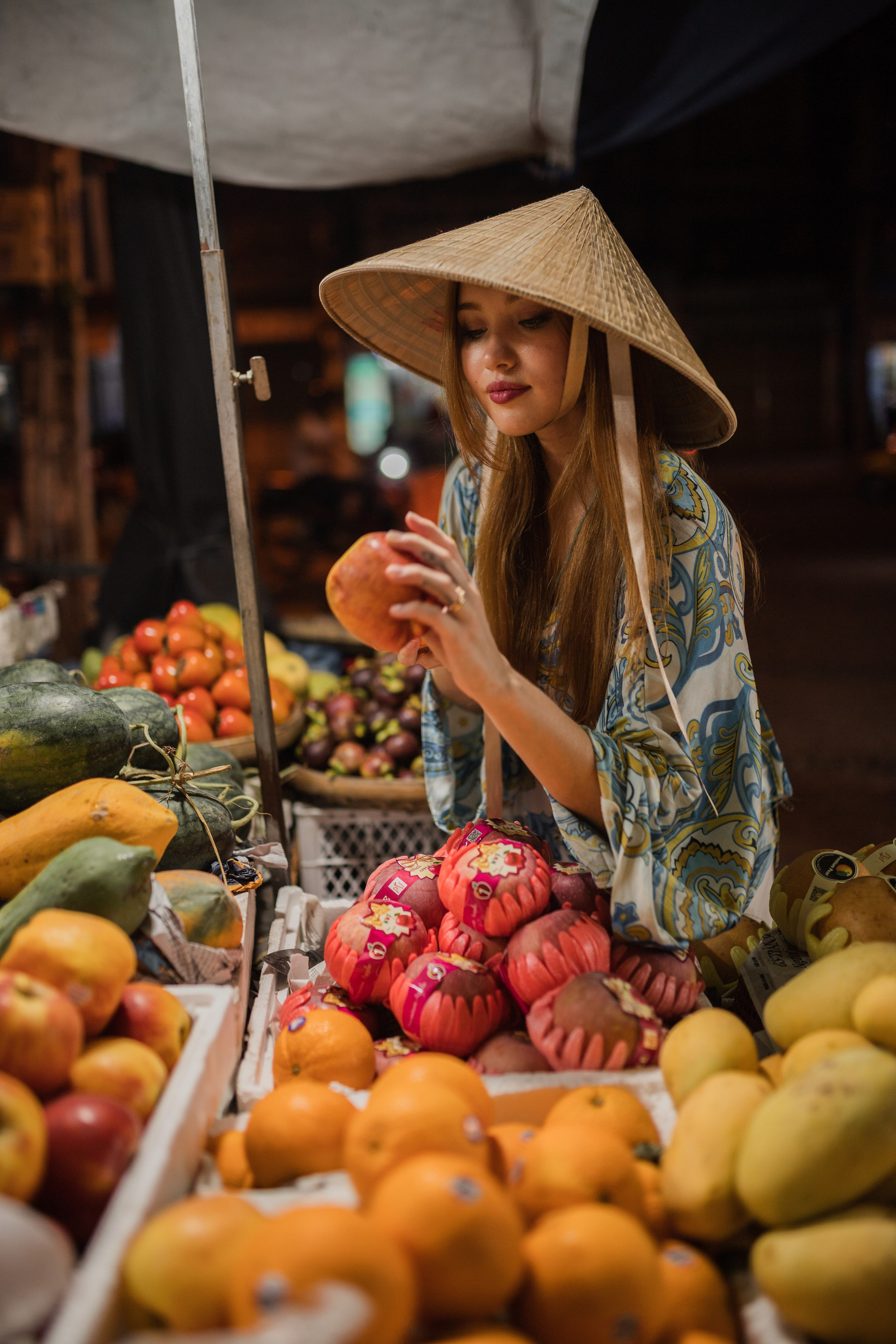 Елизавета на улицах Вьетнама. Главная