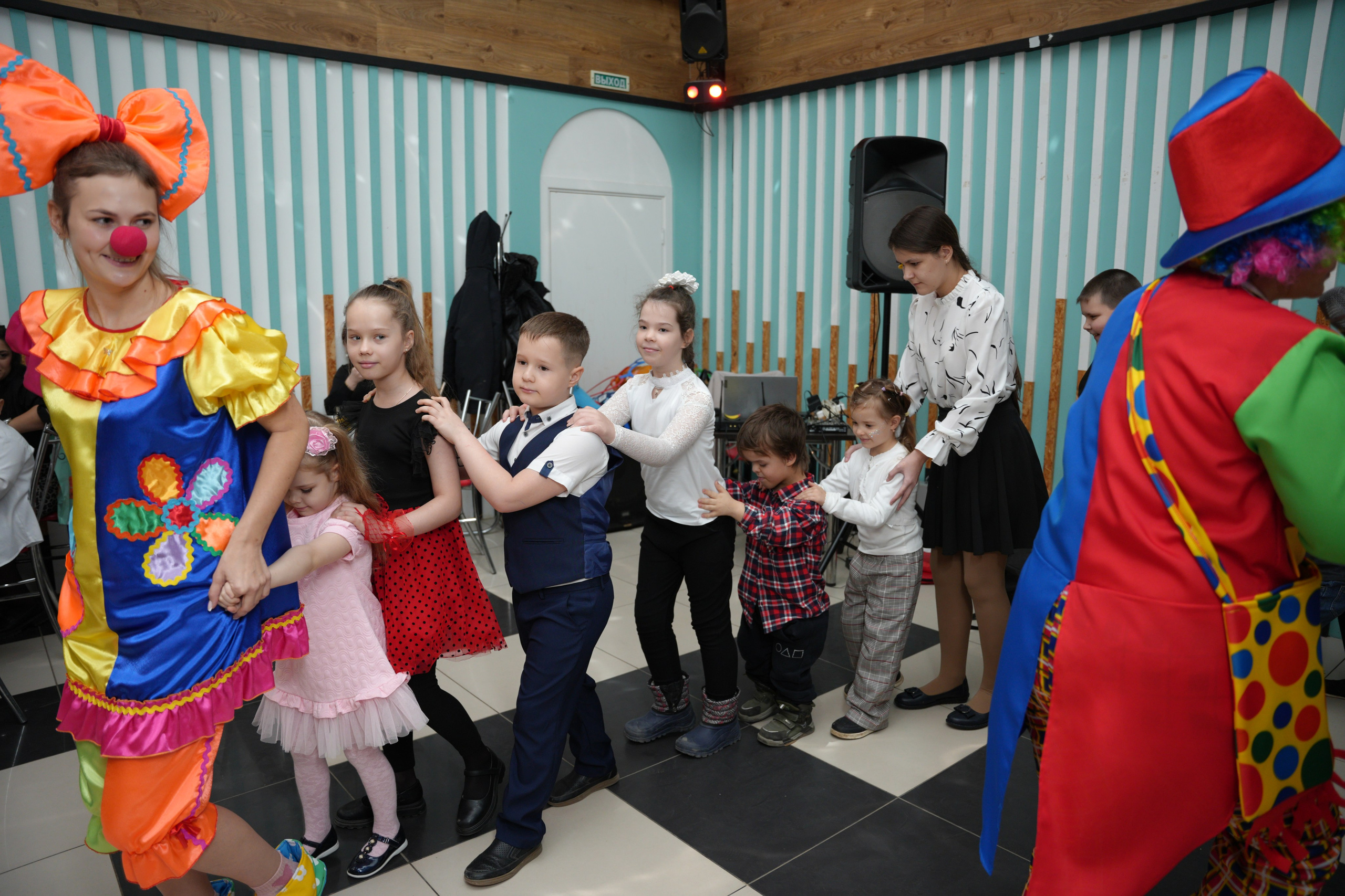 Социально —благотворительная акция «Ты в этом мире не один», посвященная Международному дню инвалидов. ВЫПУСКНЫЕ АЛЬБОМЫ, Школьный фотограф, семейный и свадебный в Саратове и области Ольга Плаксина