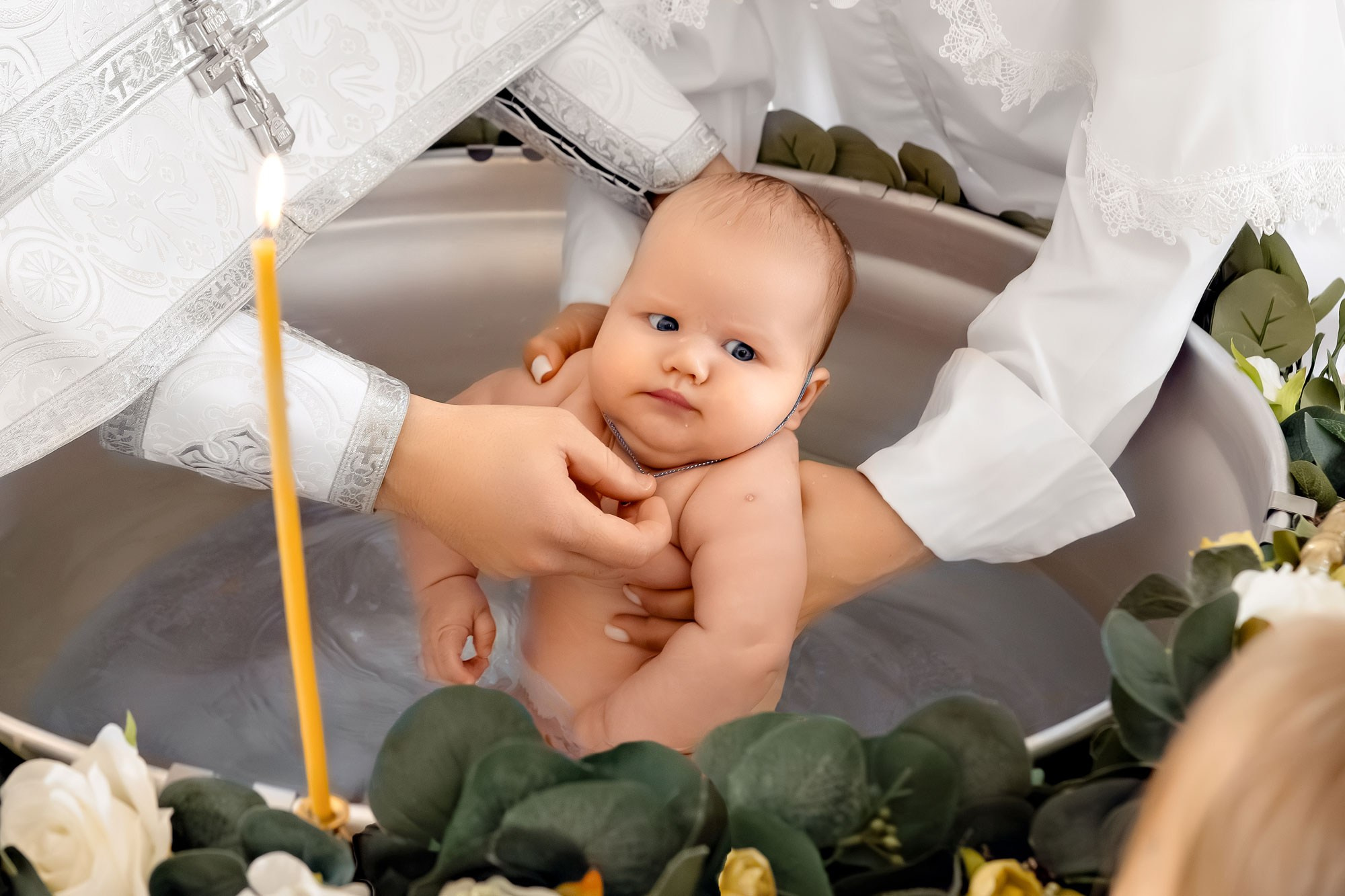 Фотографии момента погружения в купель (Таинство крещения). Moscow_CPC