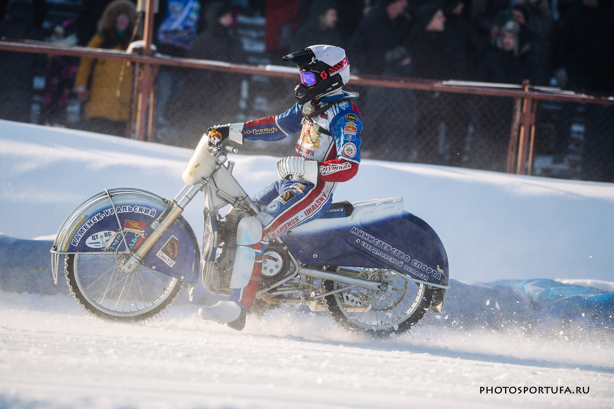 Мотогонку на льду. Спортивный фотограф в Уфе Евгений Буров
