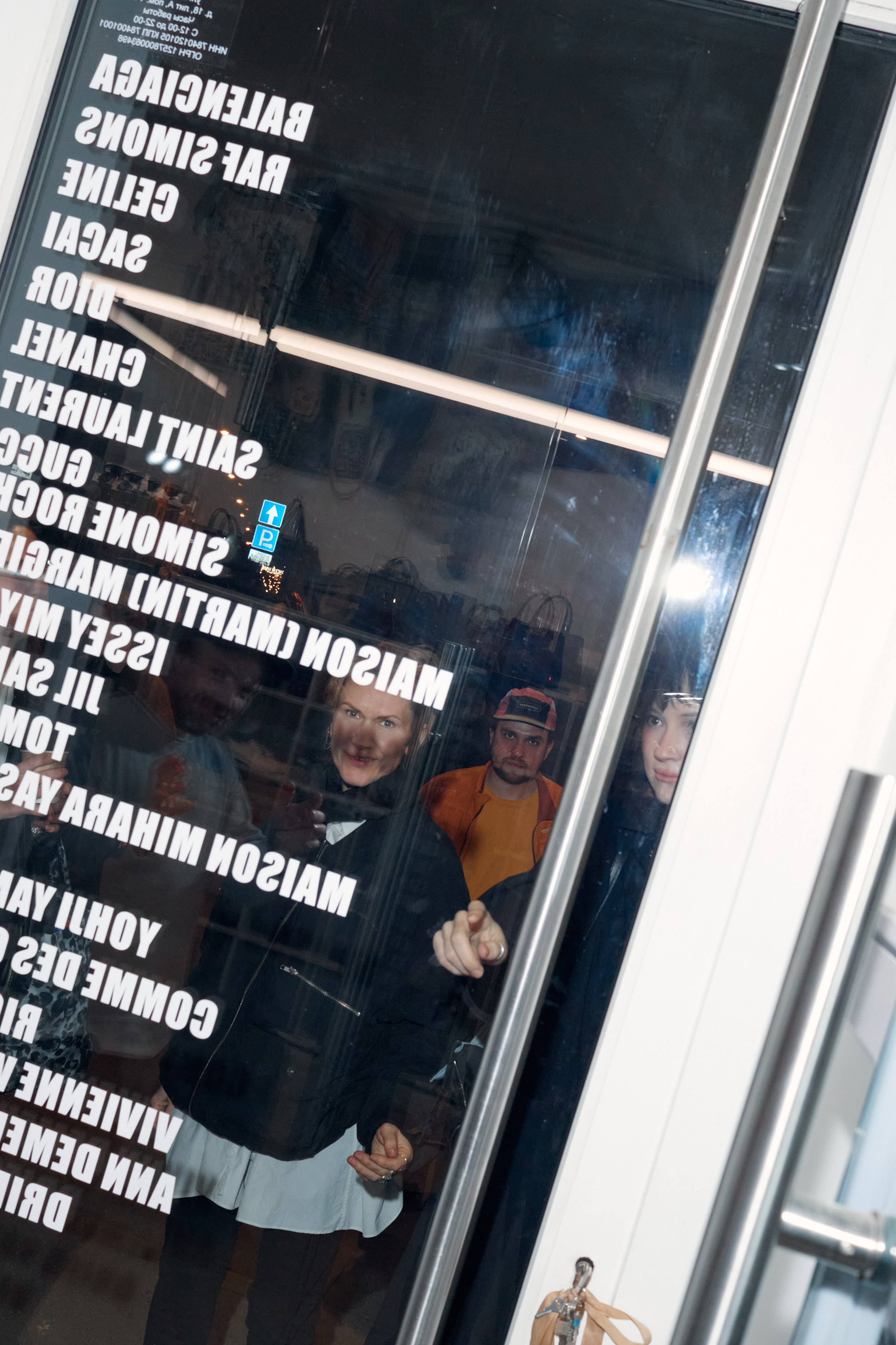 ПИФ-ПАФ Супершоп | вернисаж выставки SOBO GALLERY х ПИФ-ПАФ. Фотограф Михаил Николаев