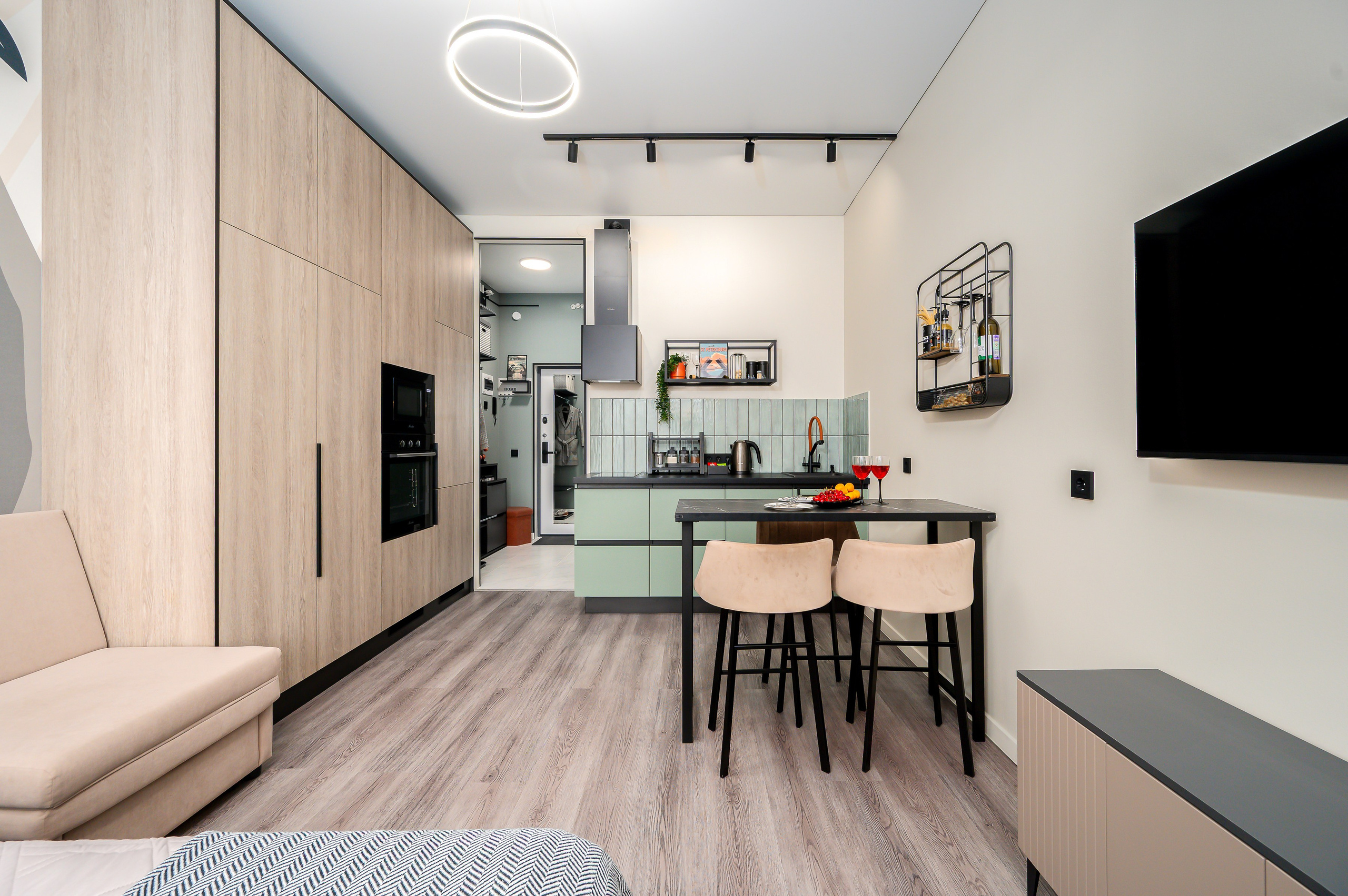 Уютная студия для посуточной аренды. Интерьерный фотограф. Фото- видеосъемка недвижимости Санкт-Петербург