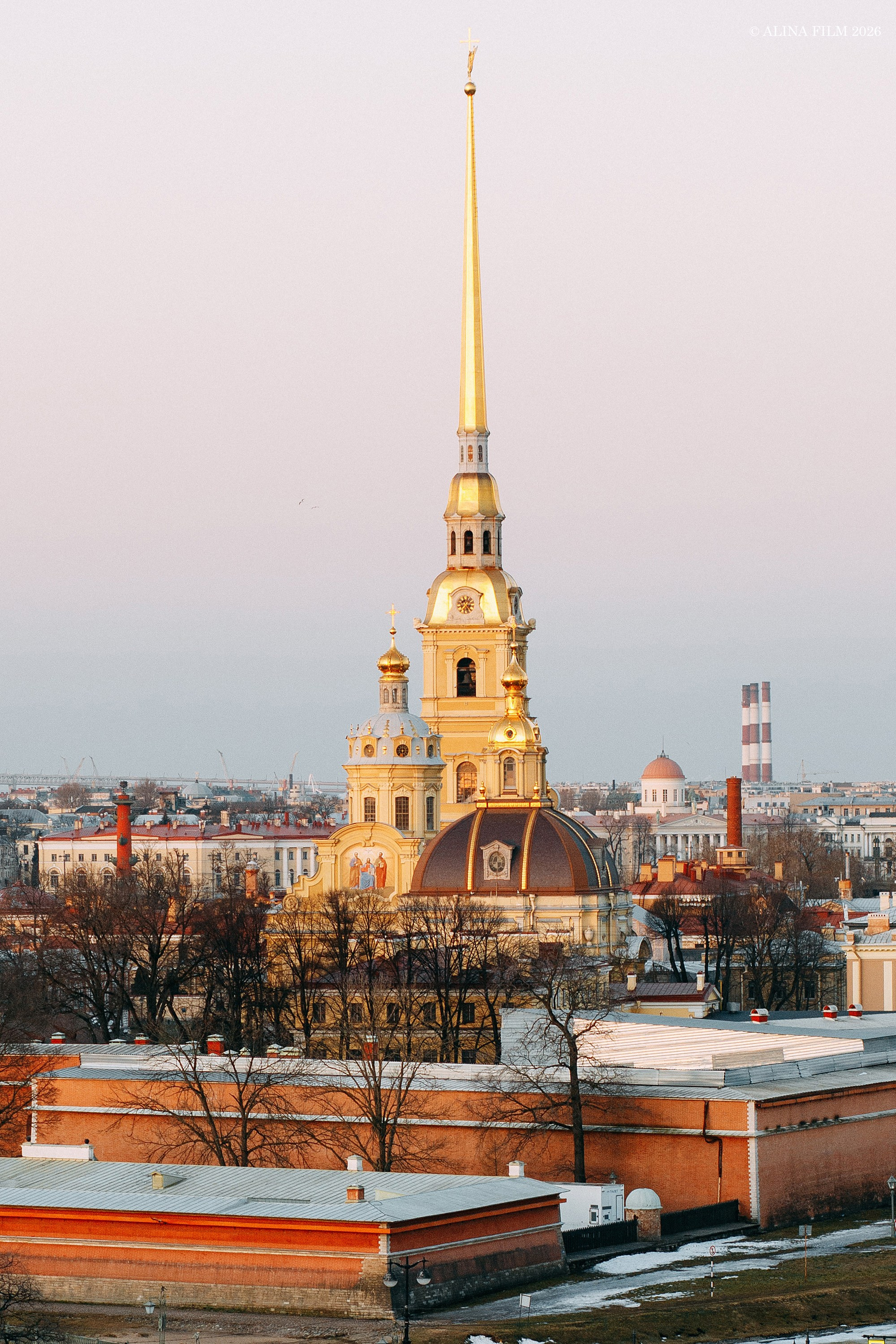 Фотосессия на крыше у Петропавловской крепости. Фотограф в Санкт-Петербурге Alina Film